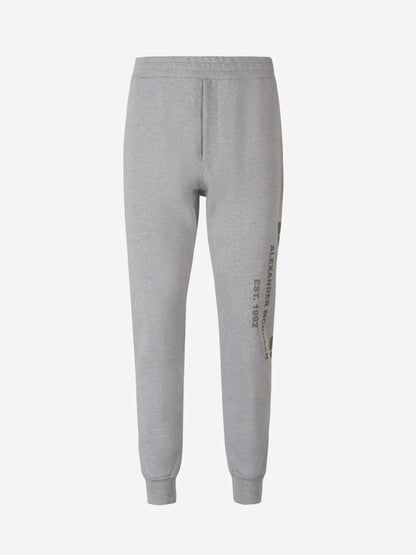 Outlet online Alexander McQueen Hombre Joggers Logo Estampado color Gris Claro sku 521-002820 01 - Foto 1