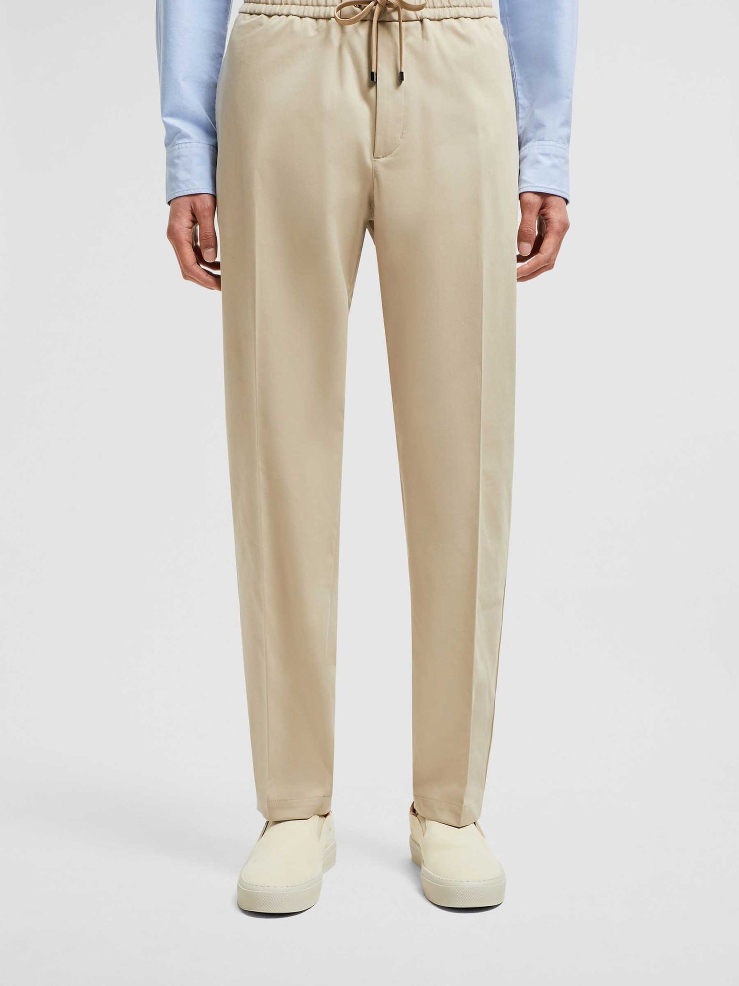 Moncler Hombre Barcelona Pantalones Chinos Deportivos color Beige sku 521-003249 01 - Foto 3