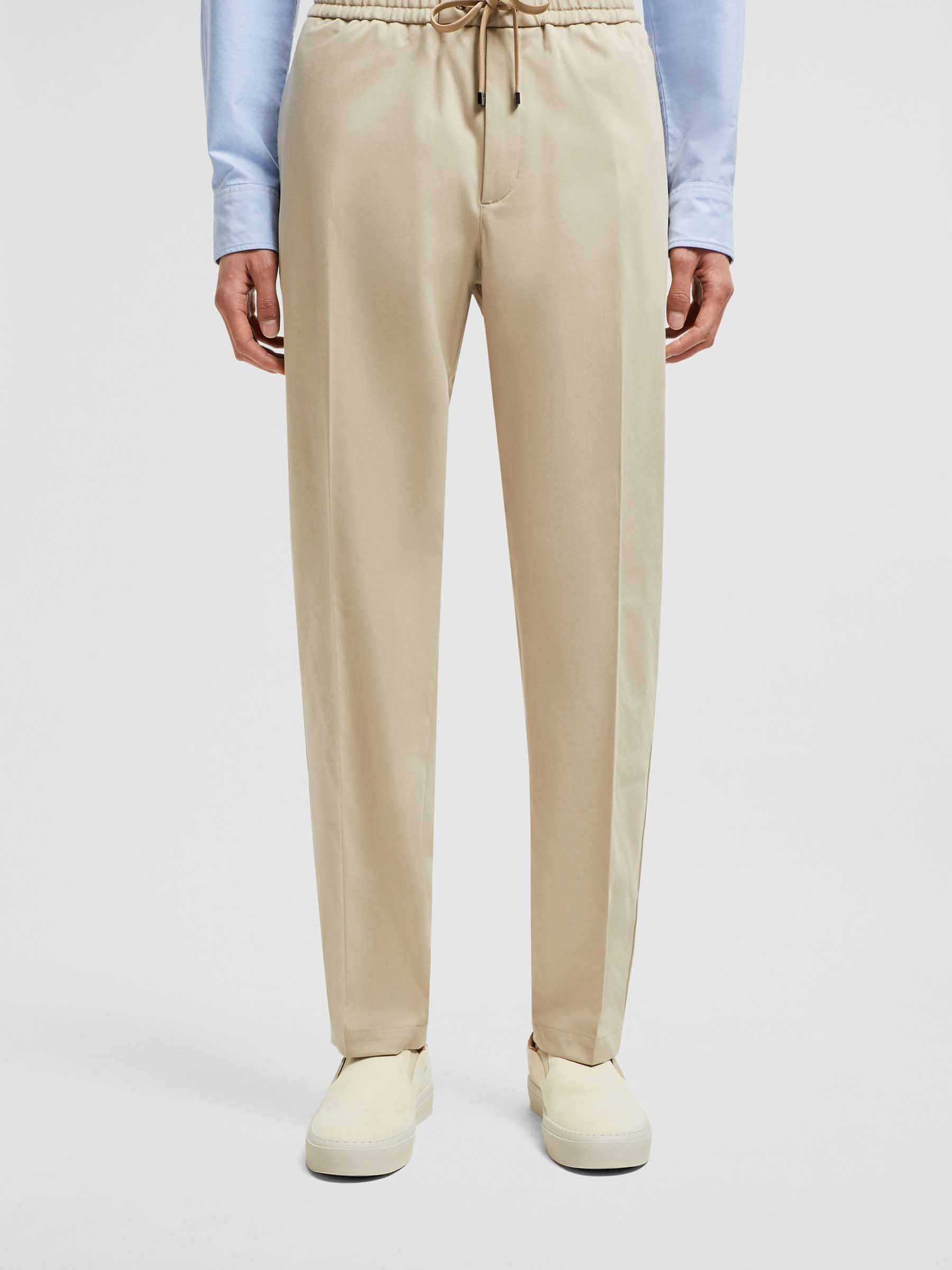 Moncler Hombre Barcelona Pantalones Chinos Deportivos color Beige sku 521-003249 01 - Foto 3