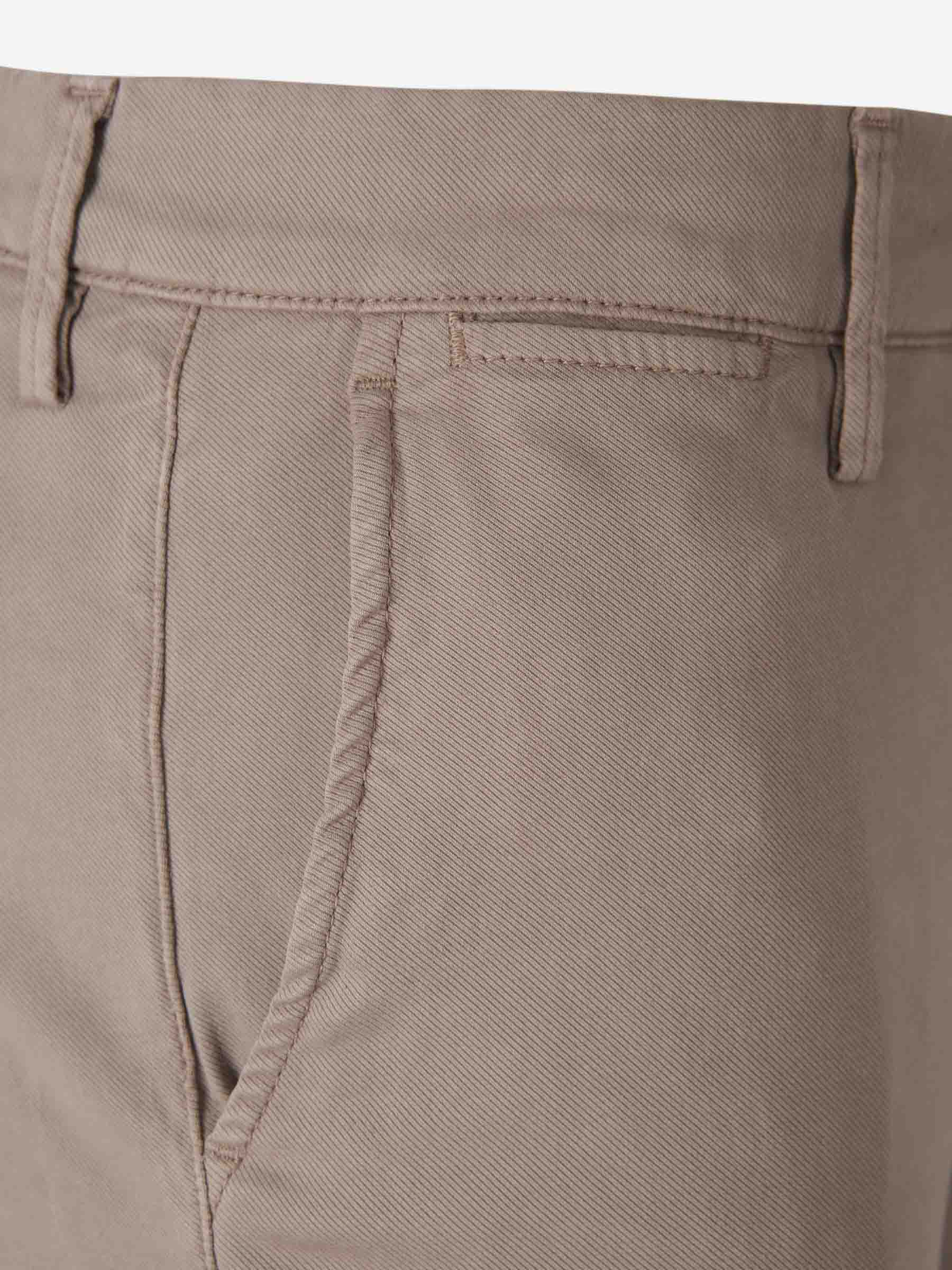 Outlet online Jacob Cohën Hombre Pantalones Chinos Bobby color Taupe sku 521-003257 01 - Foto 3