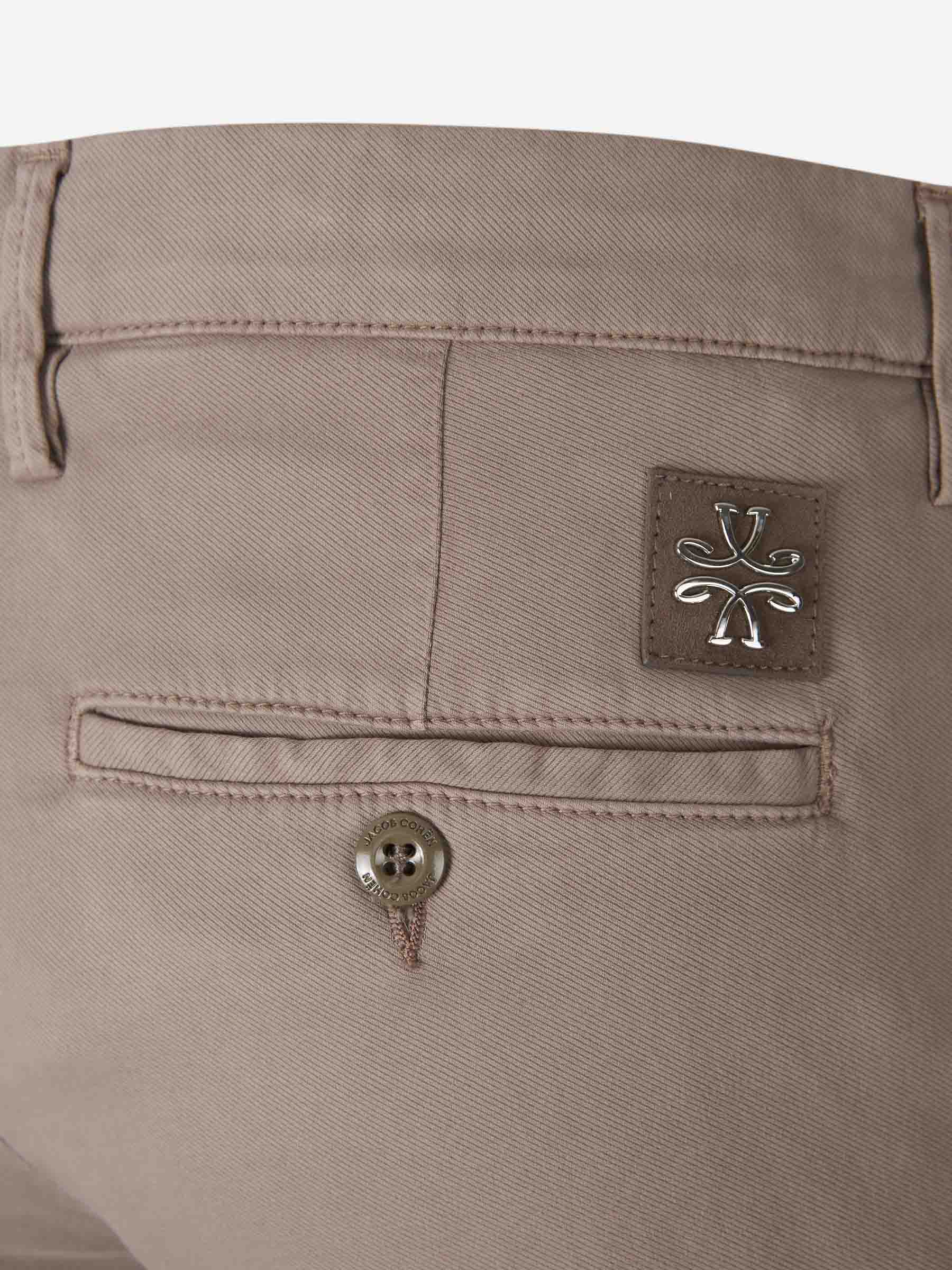 Outlet online Jacob Cohën Hombre Pantalones Chinos Bobby color Taupe sku 521-003257 01 - Foto 4