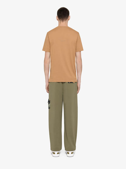Givenchy Hombre Barcelona Joggers Parches Camuflaje color Verde Militar sku 521-003290 01 - Foto 3