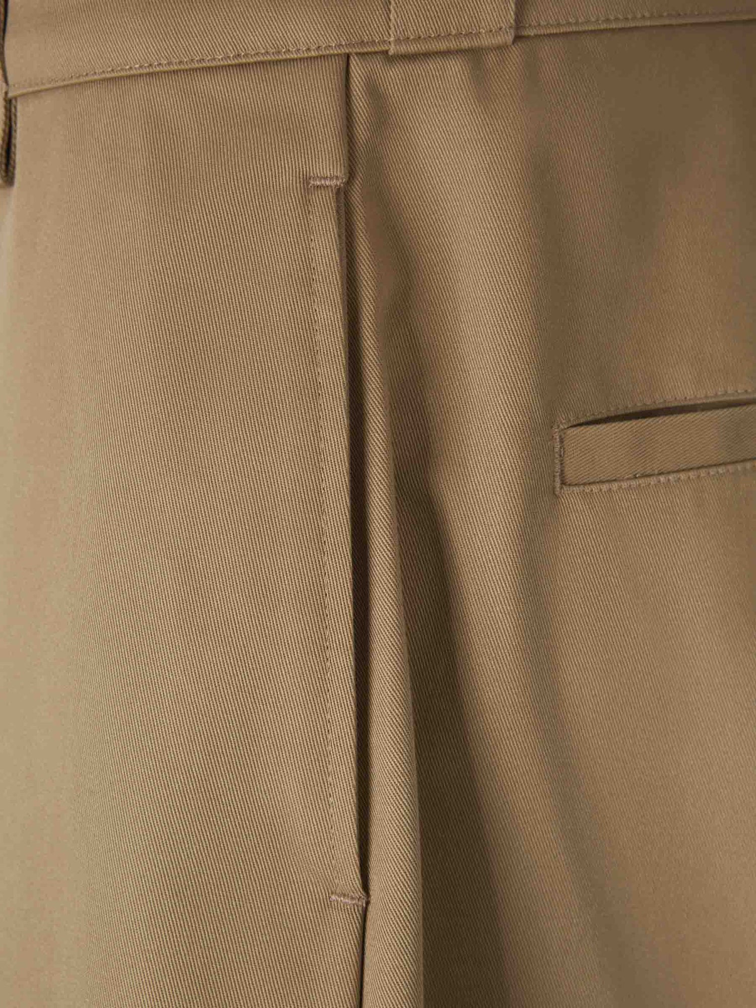 Outlet online Willy Chavarria Hombre Pantalones Chinos Cholo color Camel sku 521-003325 01 - Foto 4