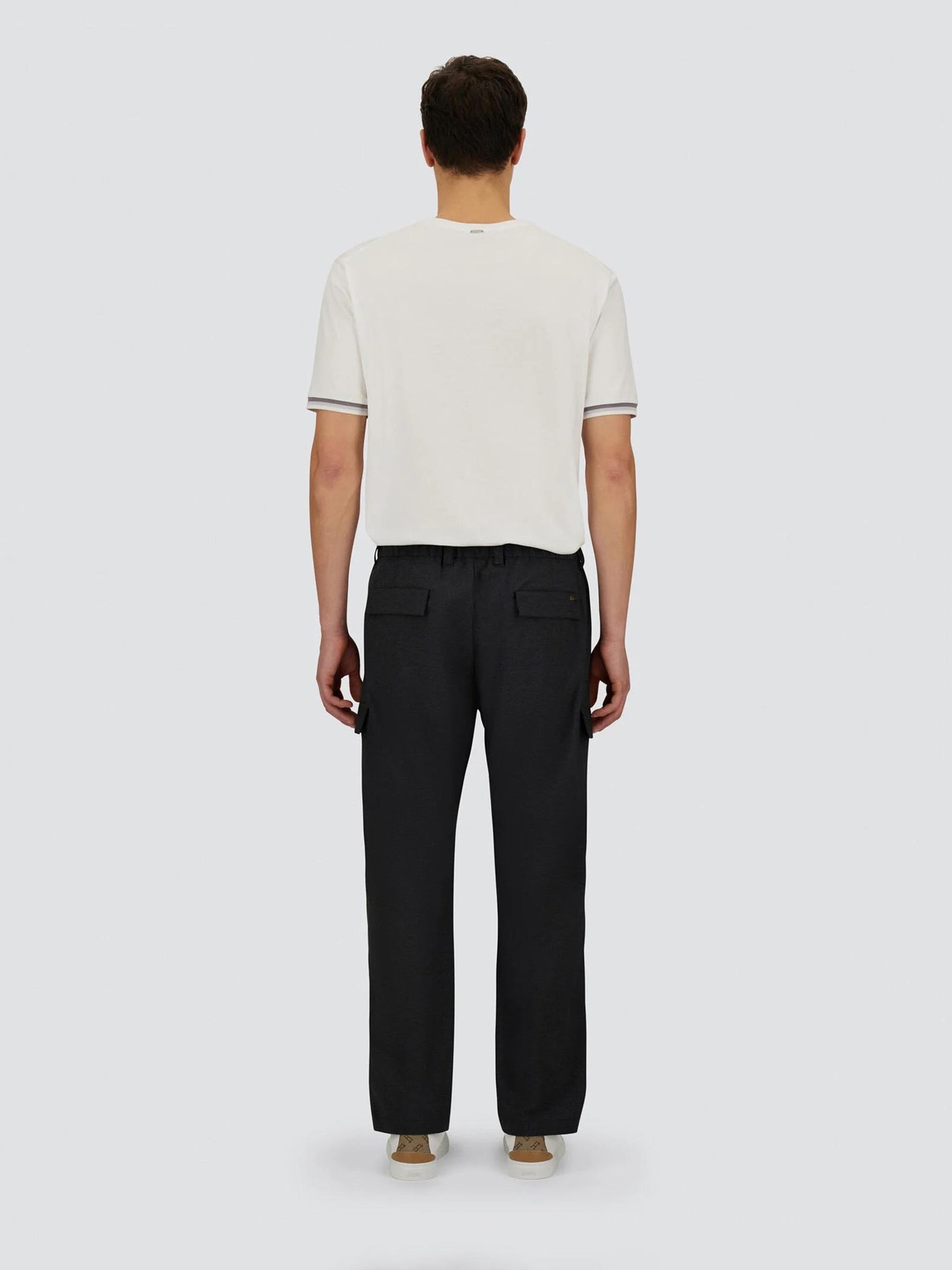 Outlet online Herno Hombre Pantalones Cargo Resort color Gris Antracita sku 521-003333 02 - Foto 3