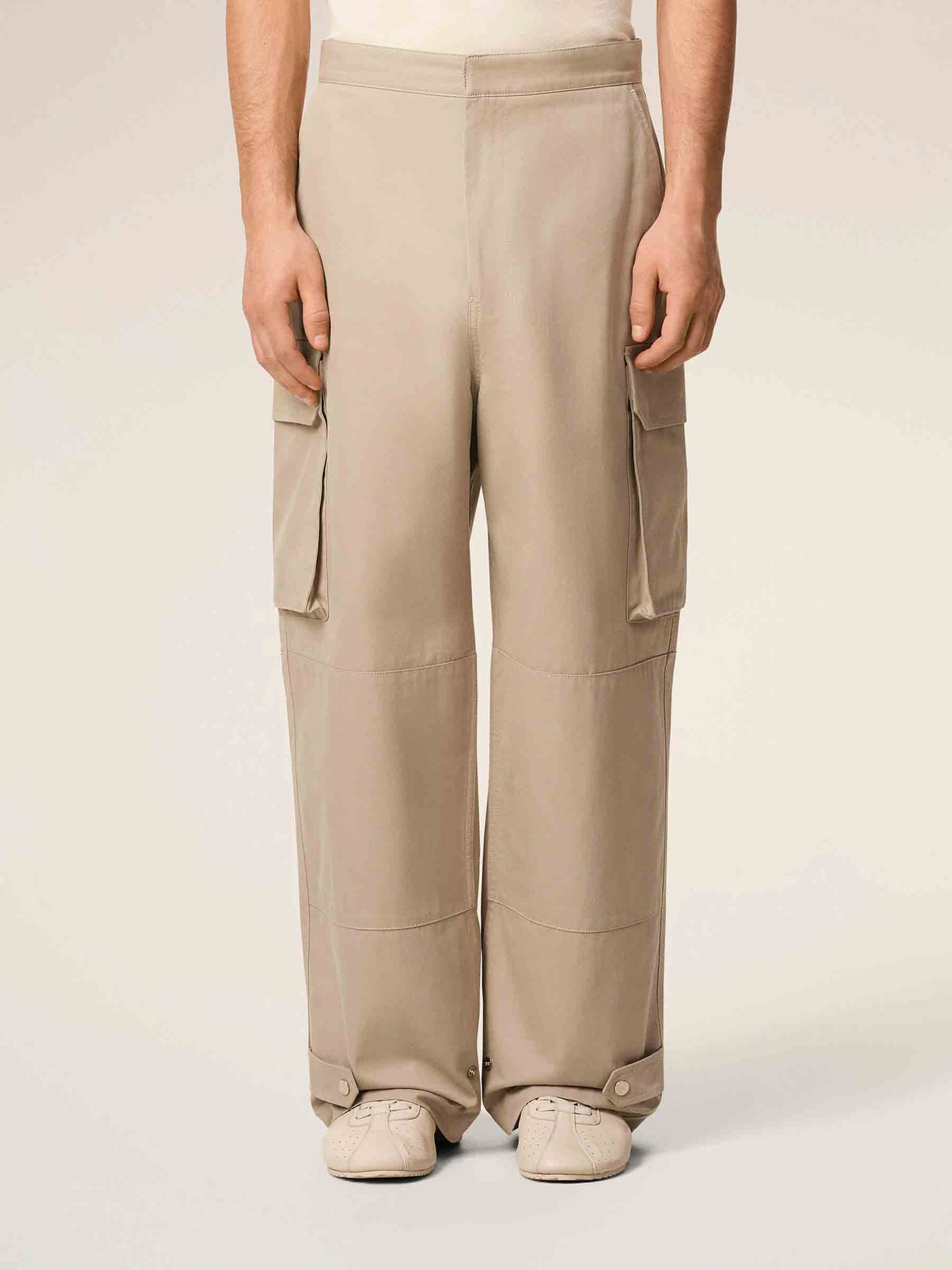 Outlet online Ami Paris Hombre Pantalones Cargo Algodón color Beige sku 521-003413 01 - Foto 4