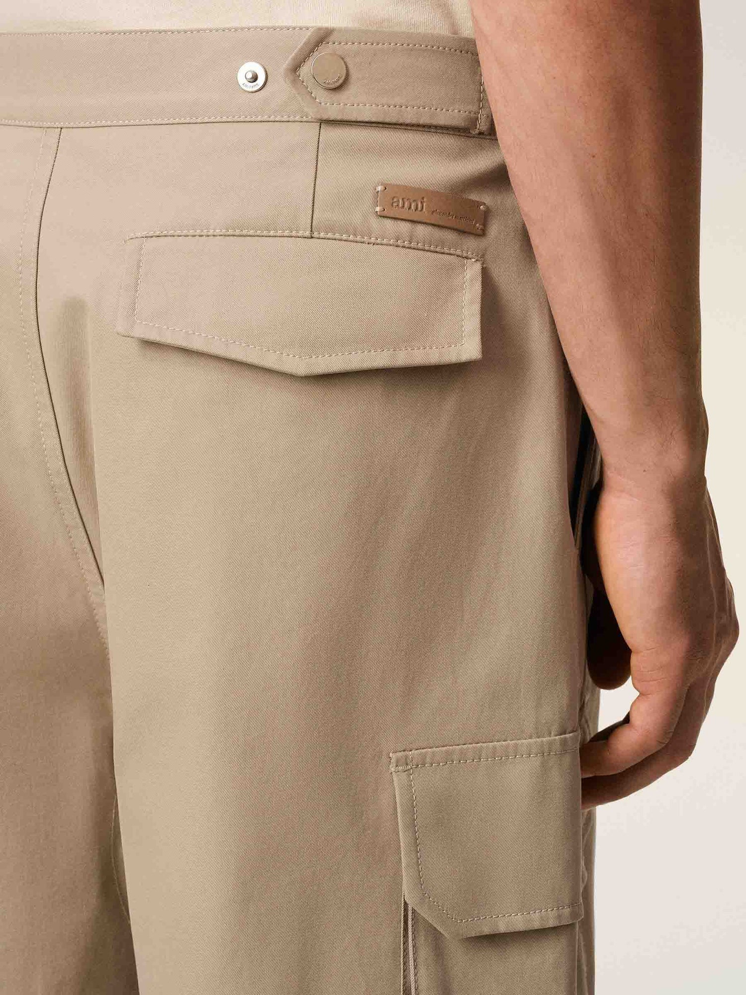 Outlet online Ami Paris Hombre Pantalones Cargo Algodón color Beige sku 521-003413 01 - Foto 5