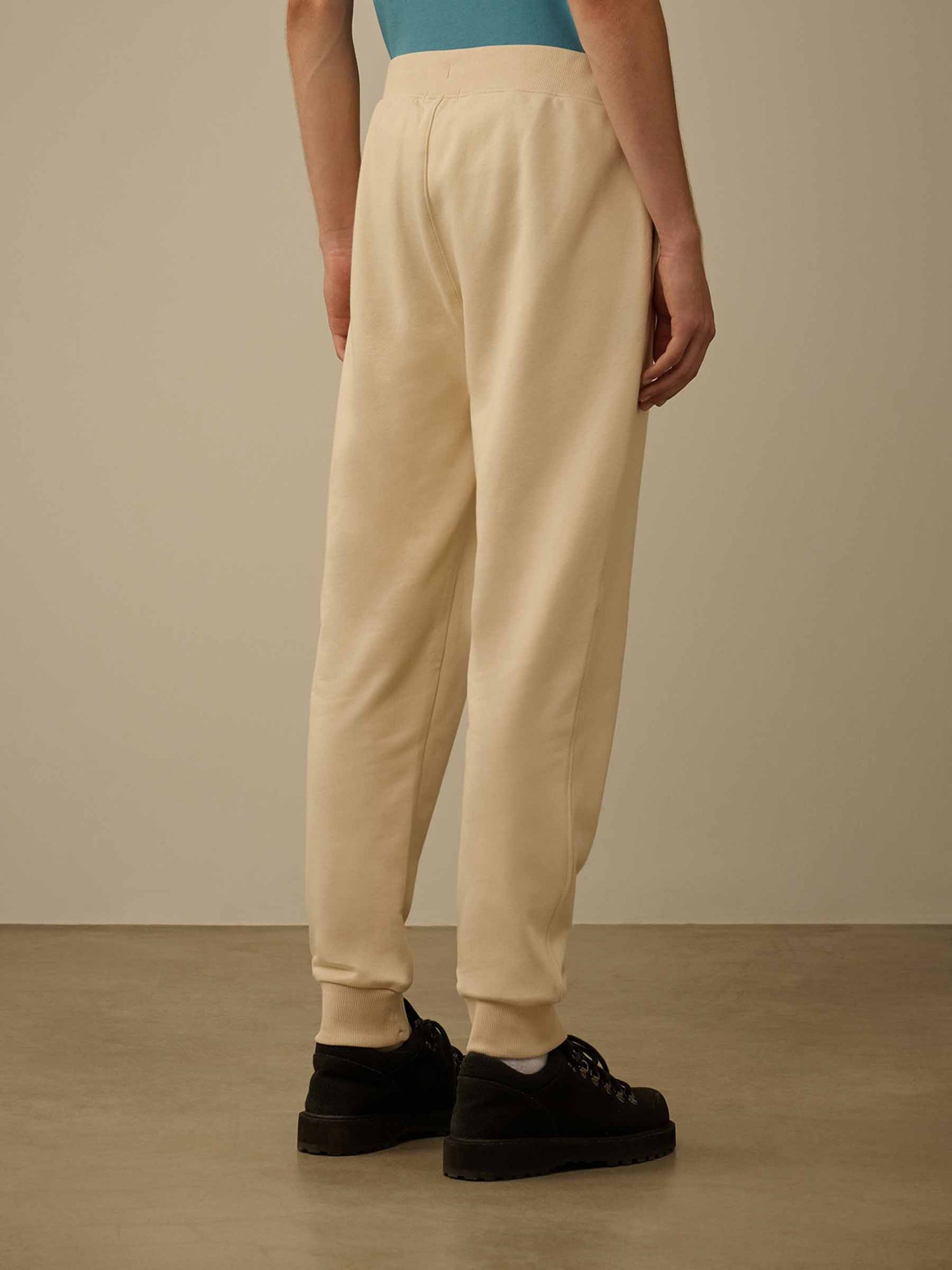 C.P. Company Hombre Barcelona Joggers Deportivos Lente color Crema sku 521-003443 01 - Foto 5