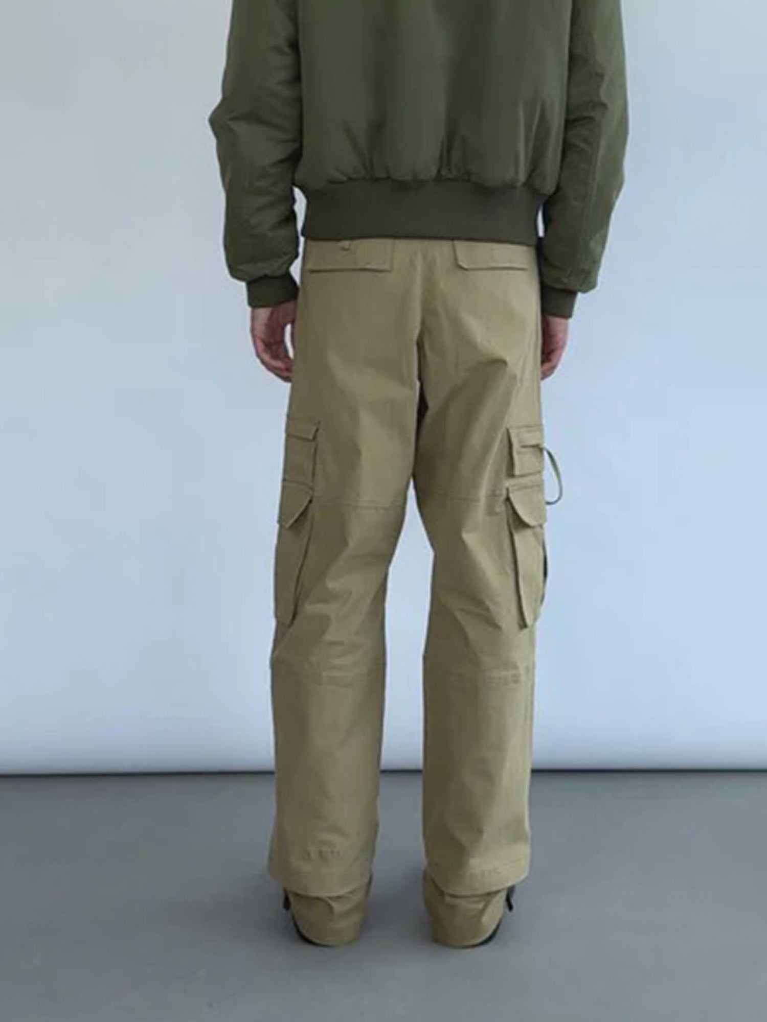 Outlet online Carrer Hombre Pantalones Cargo Ancho color Beige sku 521-003467 01 - Foto 4