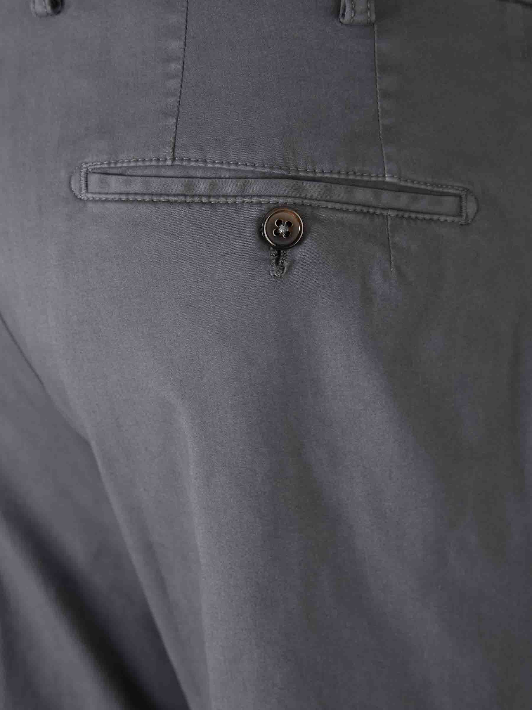 Outlet online Santa Eulalia Hombre Pantalones Chinos Rectos color Gris Antracita sku 521-003483 01 - Foto 4