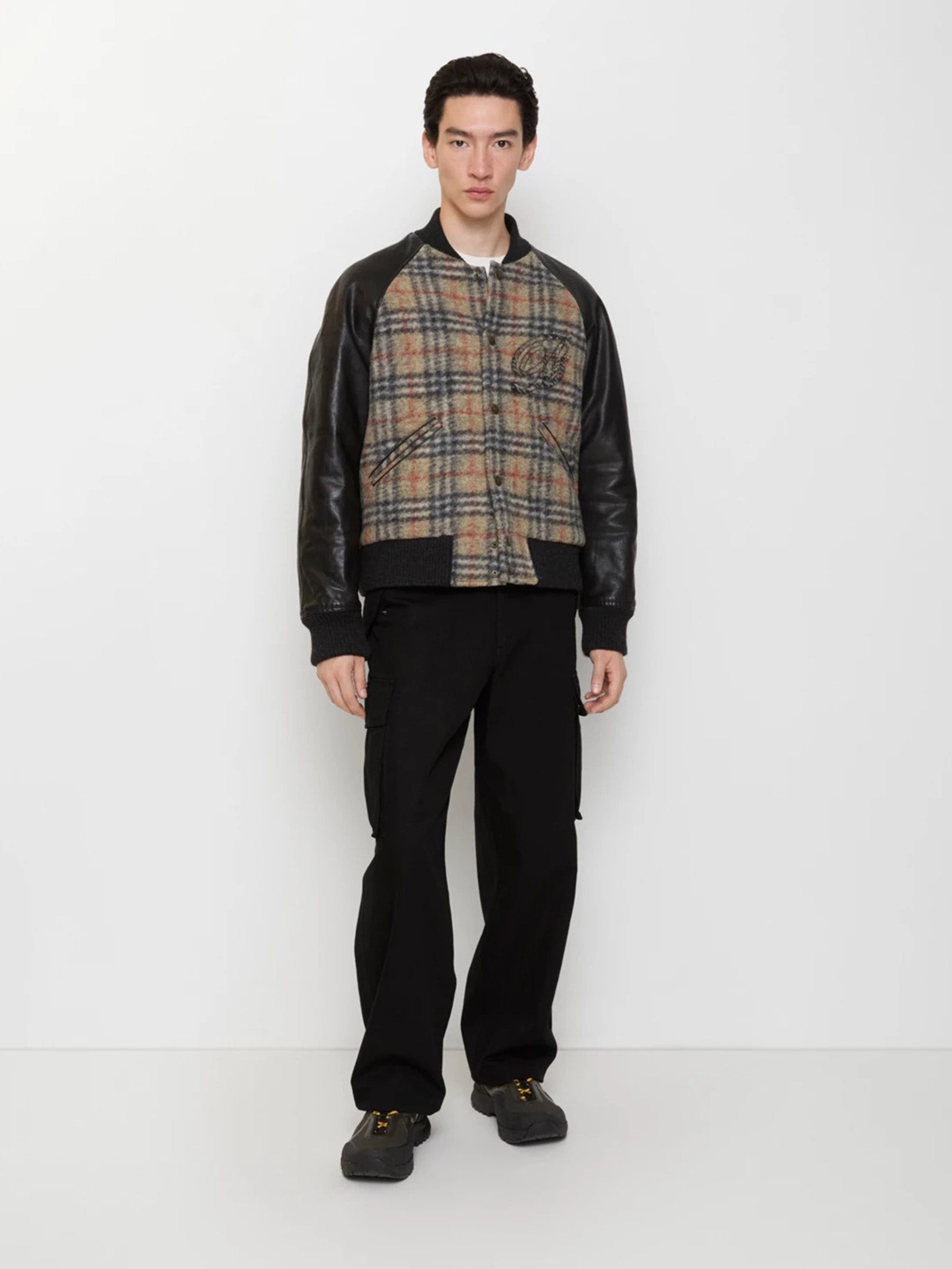 Outlet online Burberry Hombre Pantalones Cargo Algodón color Negro sku 521-003509 01 - Foto 2
