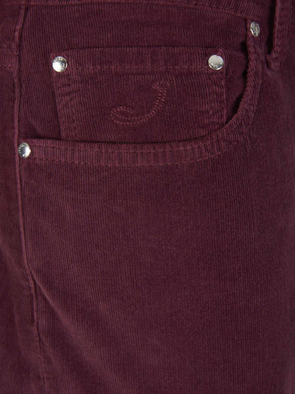 Outlet online Jacob Cohën Hombre Pantalones Bard Micro Pana color Burdeos sku 522-002532 04 - Foto 3