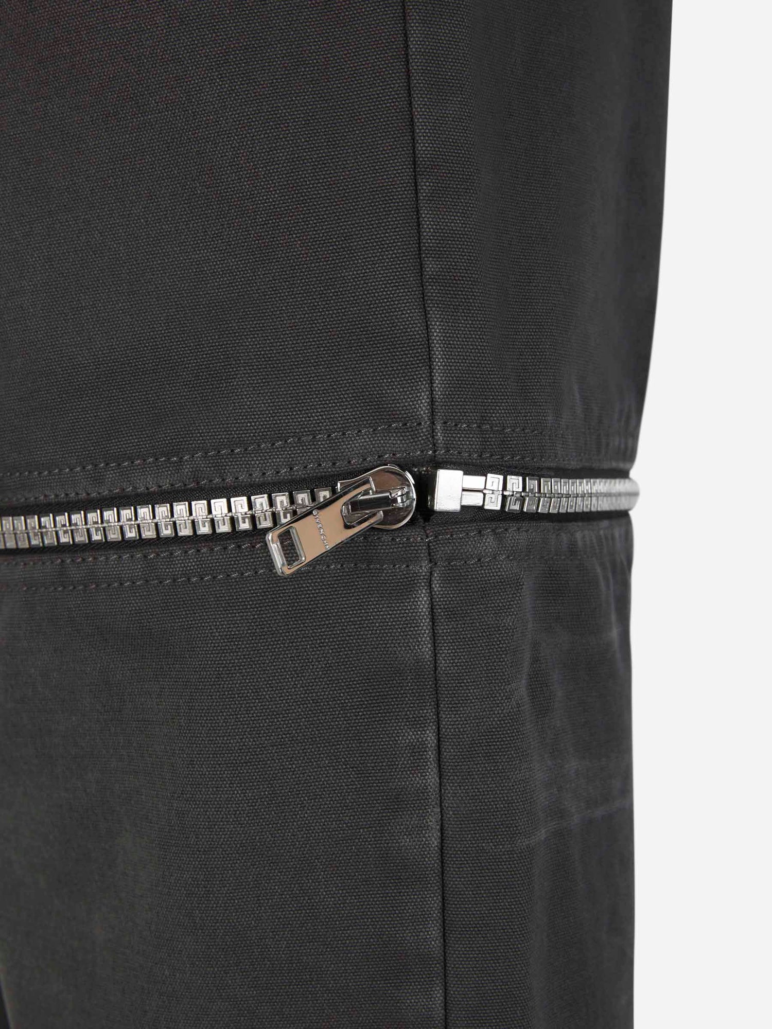 Outlet online Givenchy Hombre Pantalones Cargo Algodón color Gris Antracita sku 522-002540 01 - Foto 9
