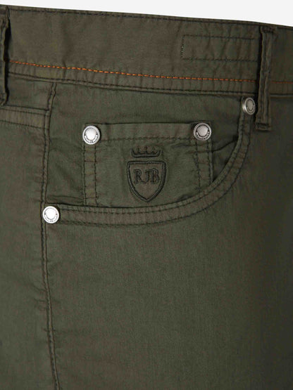 Outlet online Richard J. Brown Hombre Jeans Straight Fit color Verde Militar sku 522-002743 03 - Foto 3