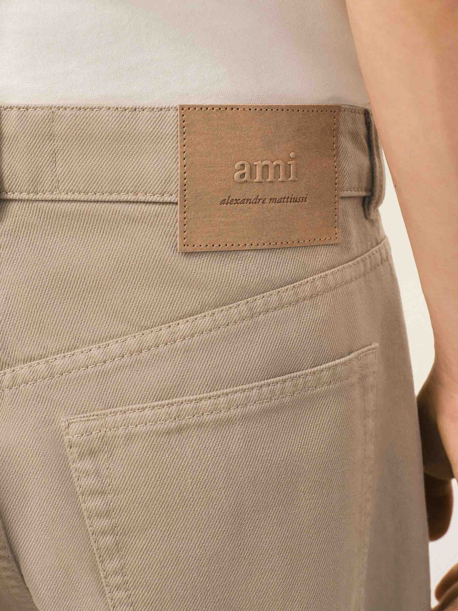 Outlet online Ami Paris Hombre Jeans Anchos Algodón color Beige sku 522-003063 01 - Foto 4