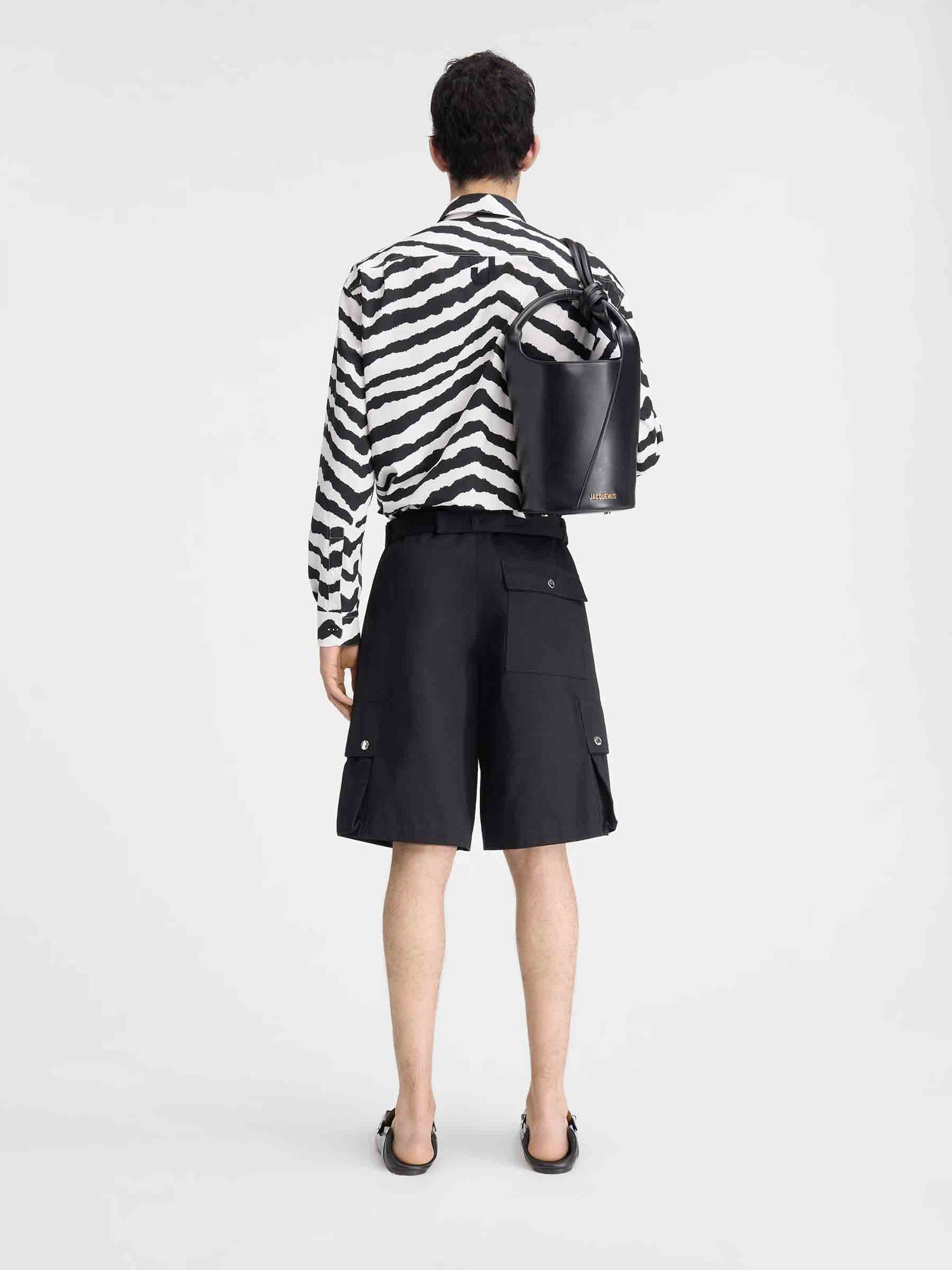 Jacquemus Hombre Barcelona Bermudas Cargo Cinturón color Negro sku 523-001104 01 - Foto 3