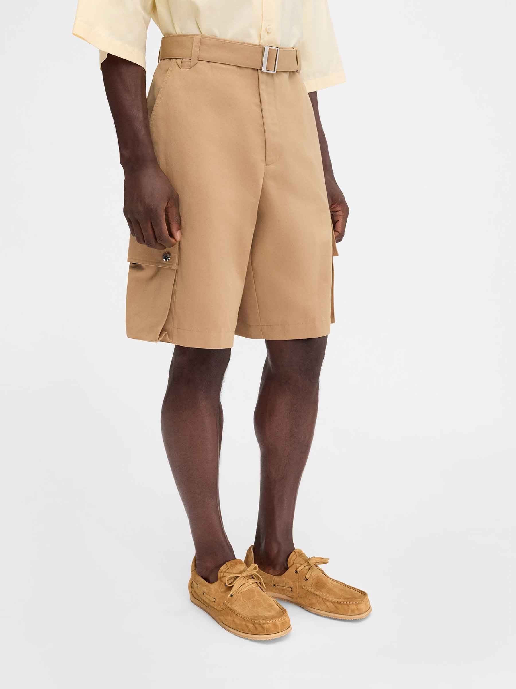 Jacquemus Hombre Barcelona Bermudas Cargo Cinturón color Camel sku 523-001104 02 - Foto 4