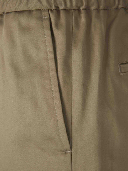 Ami Paris Hombre Barcelona Bermudas Satén Algodón color Verde sku 523-001120 01 - Foto 3