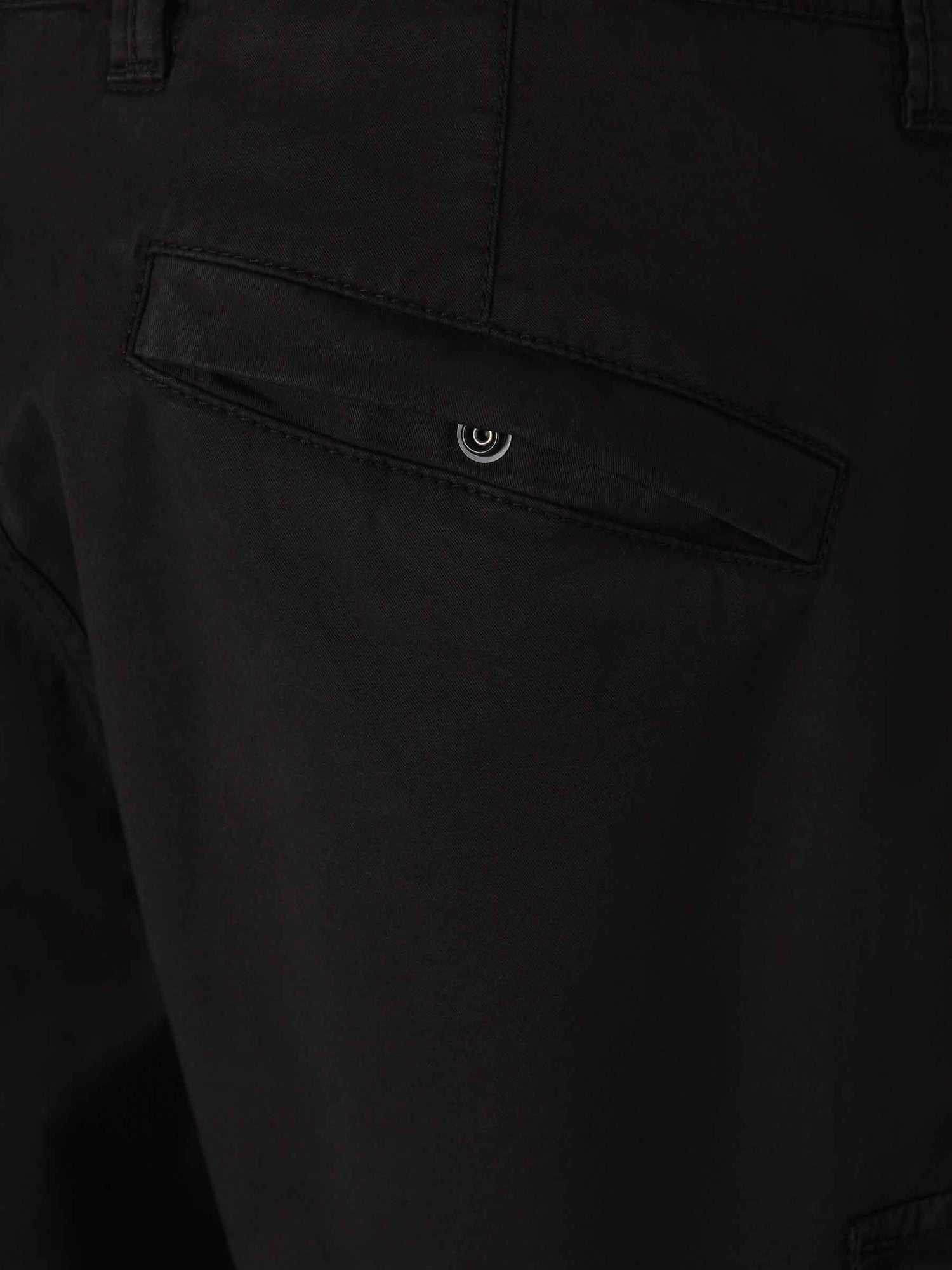 Stone Island Hombre Barcelona Bermuda Cargo Sarga color Negro sku 523-001148 01 - Foto 6