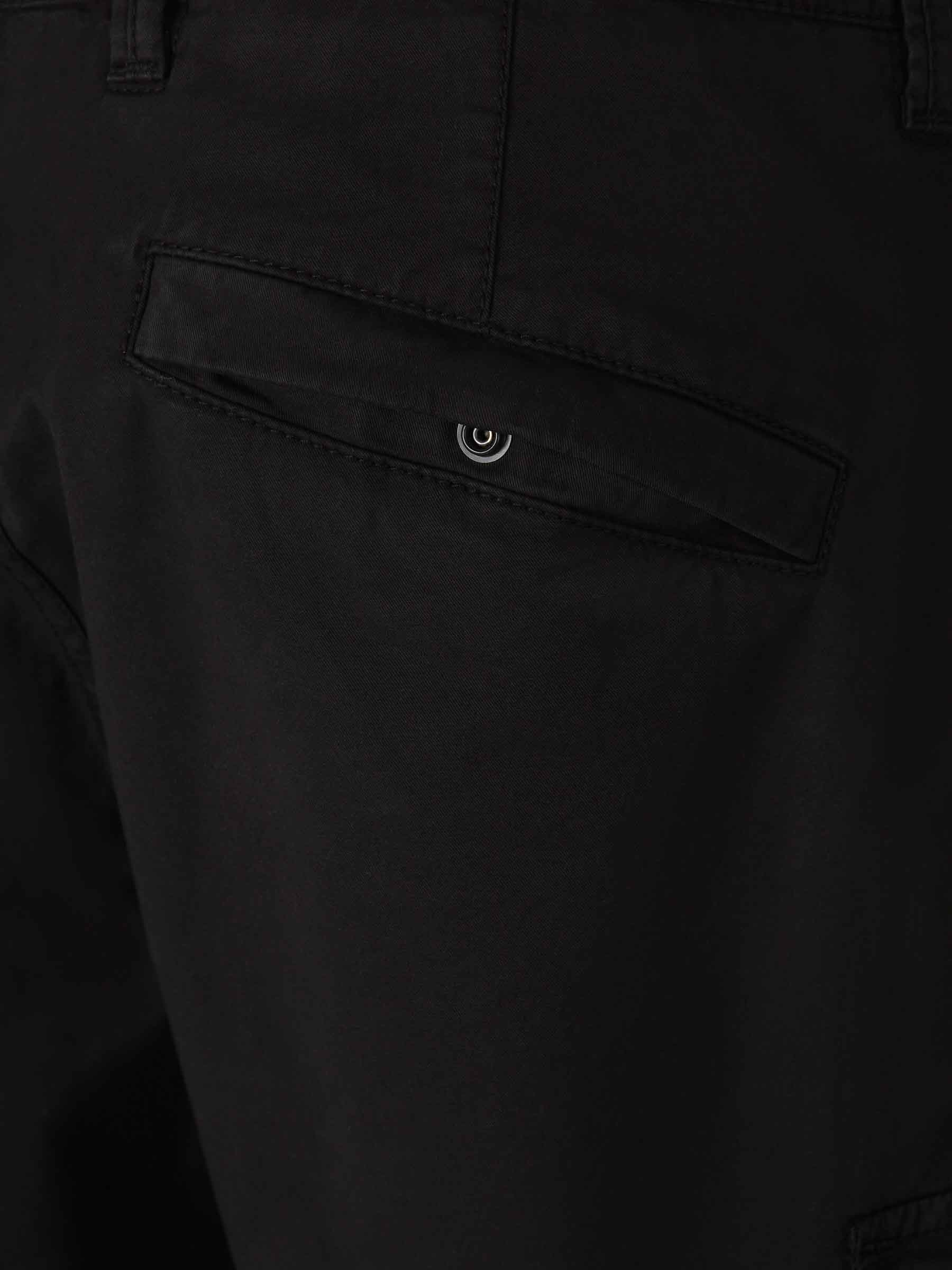 Stone Island Hombre Barcelona Bermuda Cargo Sarga color Negro sku 523-001148 01 - Foto 6