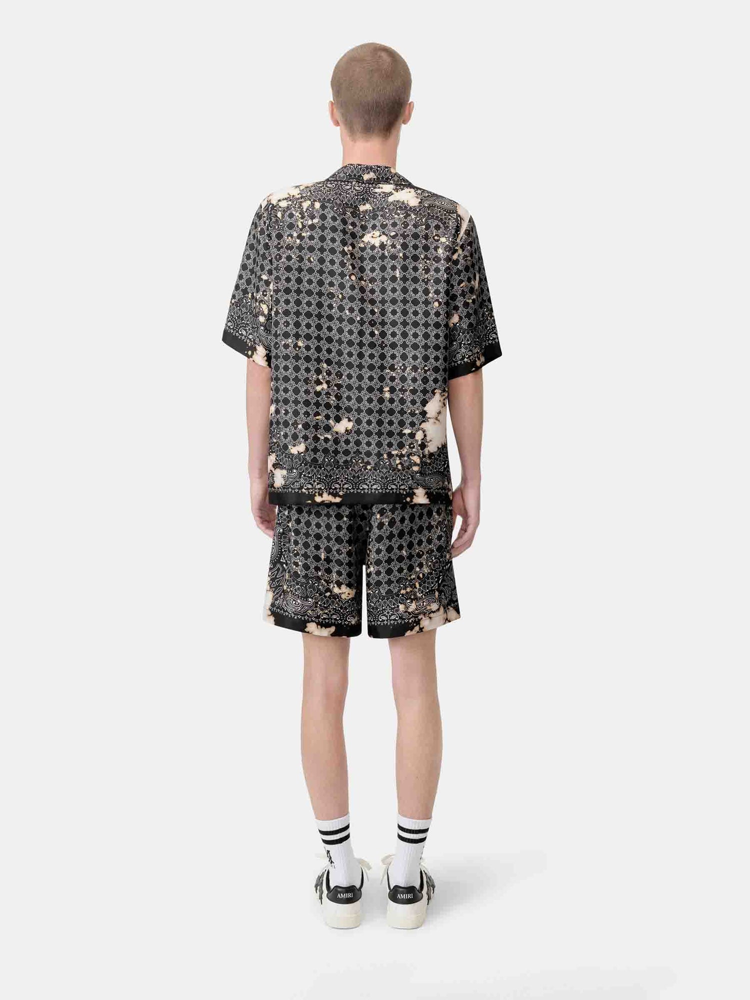 Outlet online Amiri Hombre Bermudas Bandana Lejía color Negro sku 523-001204 01 - Foto 3