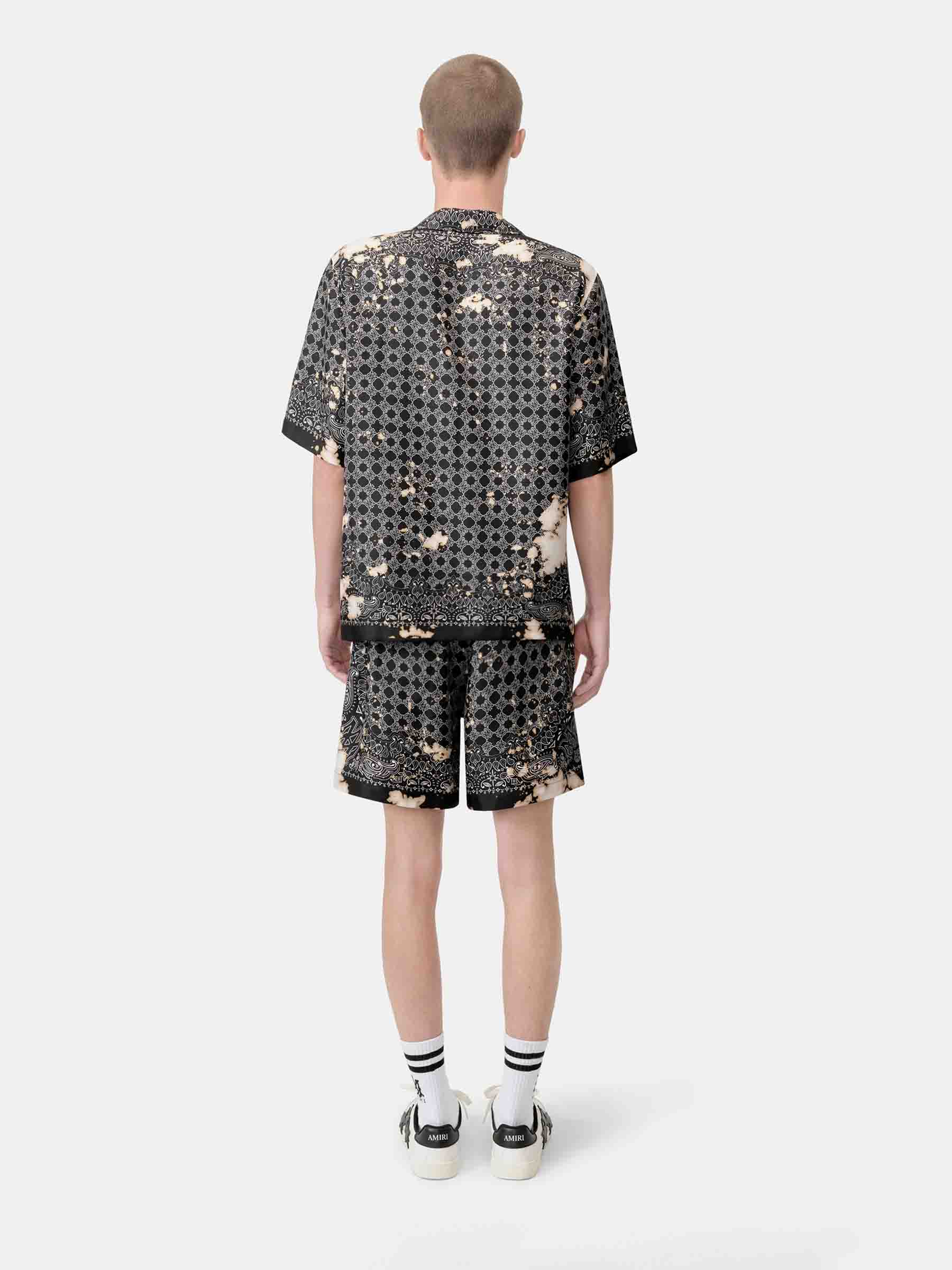 Outlet online Amiri Hombre Bermudas Bandana Lejía color Negro sku 523-001204 01 - Foto 3
