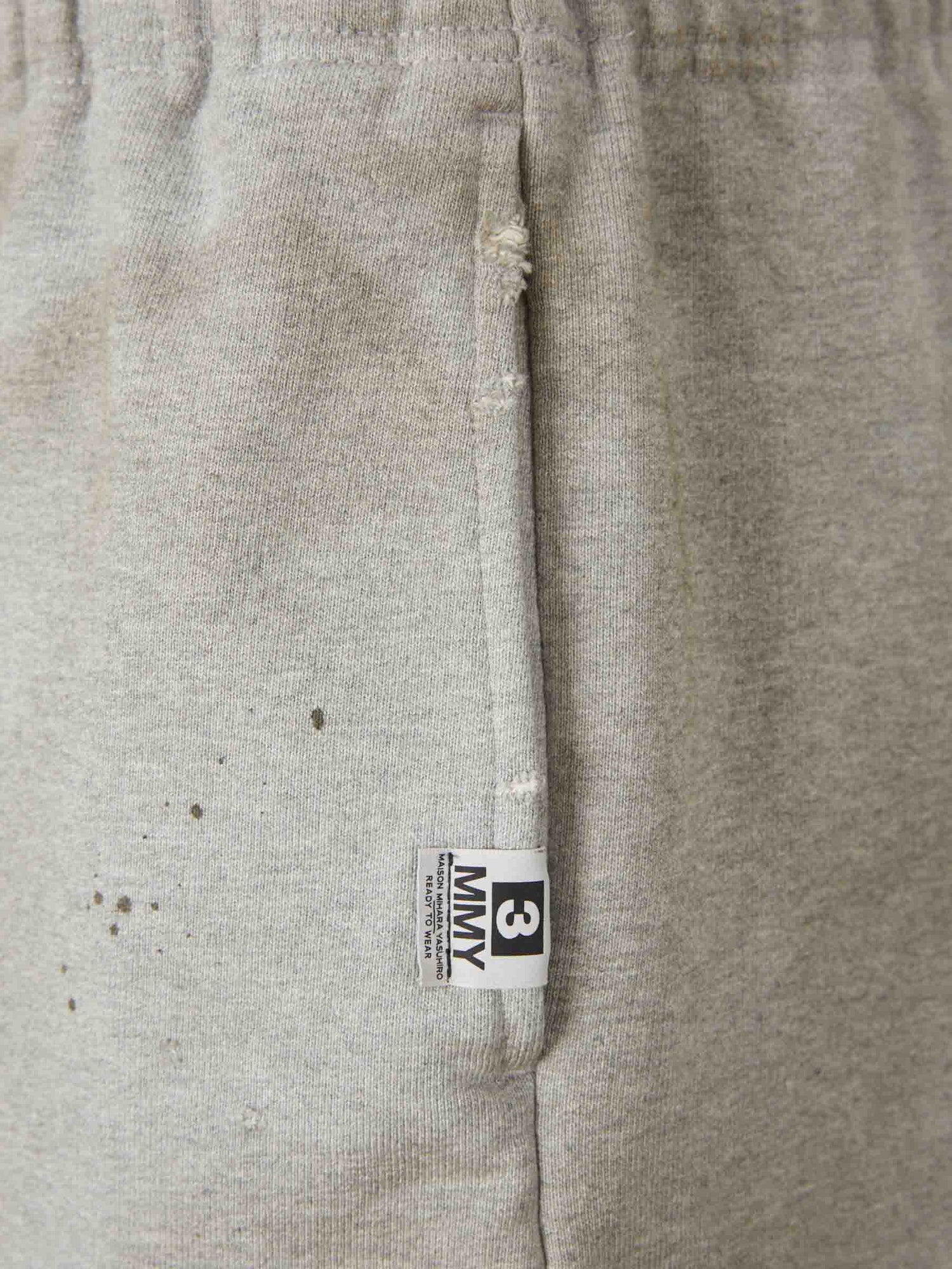 Outlet online Maison Mihara Yasuhiro Hombre Bermudas a Capas color Gris sku 523-001220 01 - Foto 4