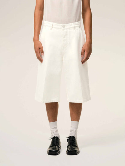Outlet online Ami Paris Hombre Bermudas Anchas color Crema sku 523-001299 01 - Foto 3