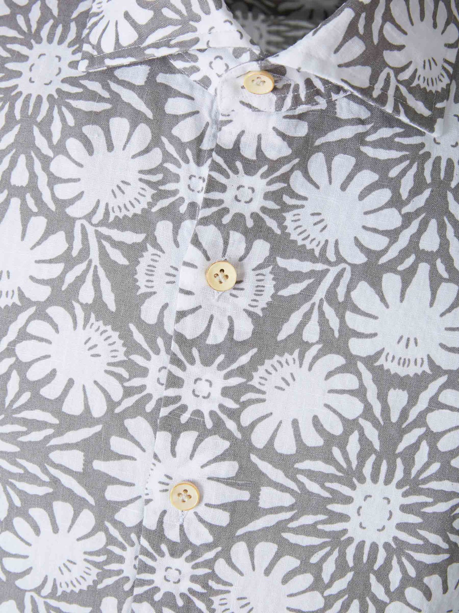 Outlet online Santa Eulalia Hombre Camisa Motivo Floral color Gris Claro sku 531-005580 01 - Foto 3