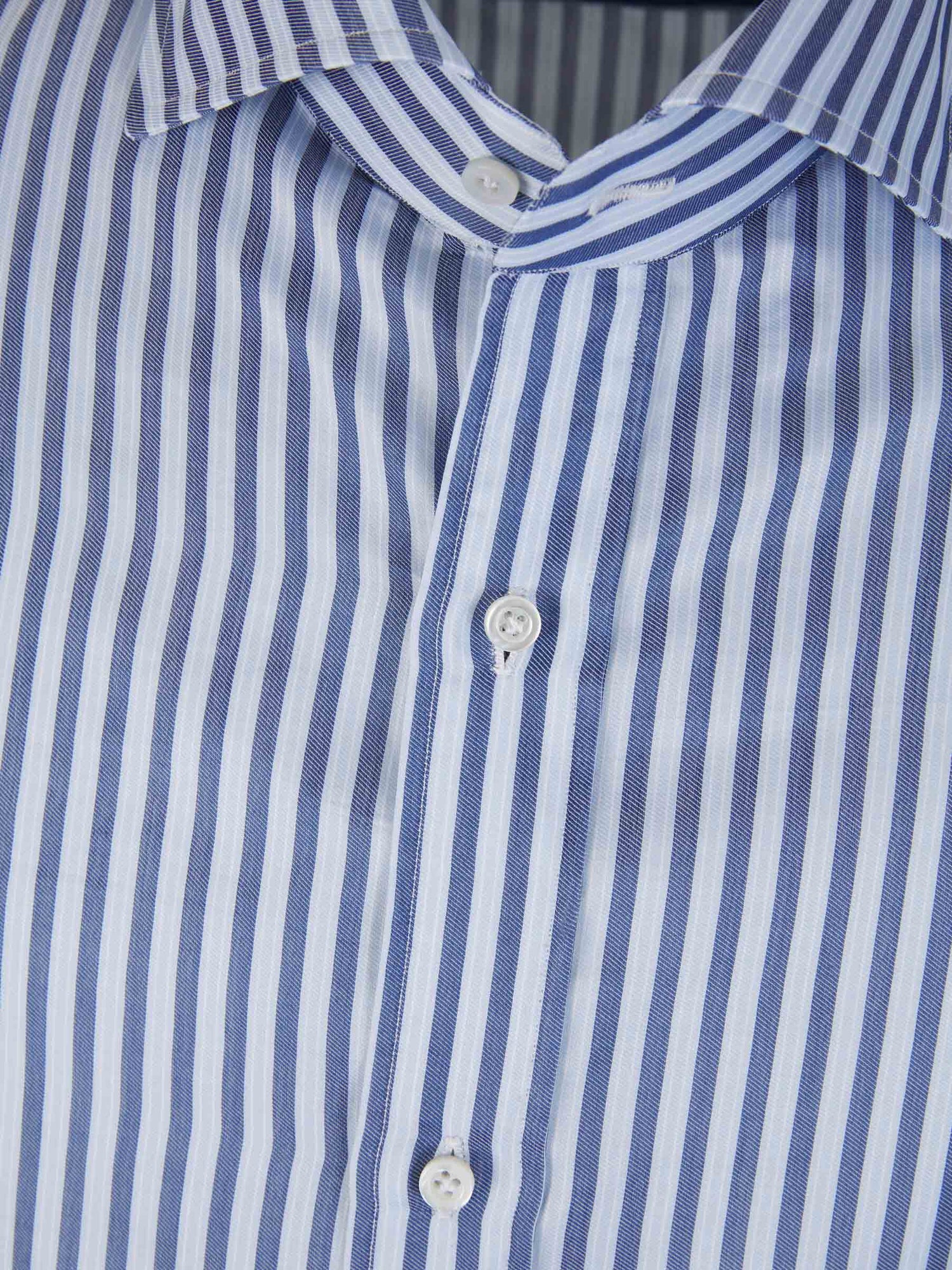 Outlet online Isaia Hombre Camisa Rayas Algodón color Azul Marino sku 531-006007 01 - Foto 3