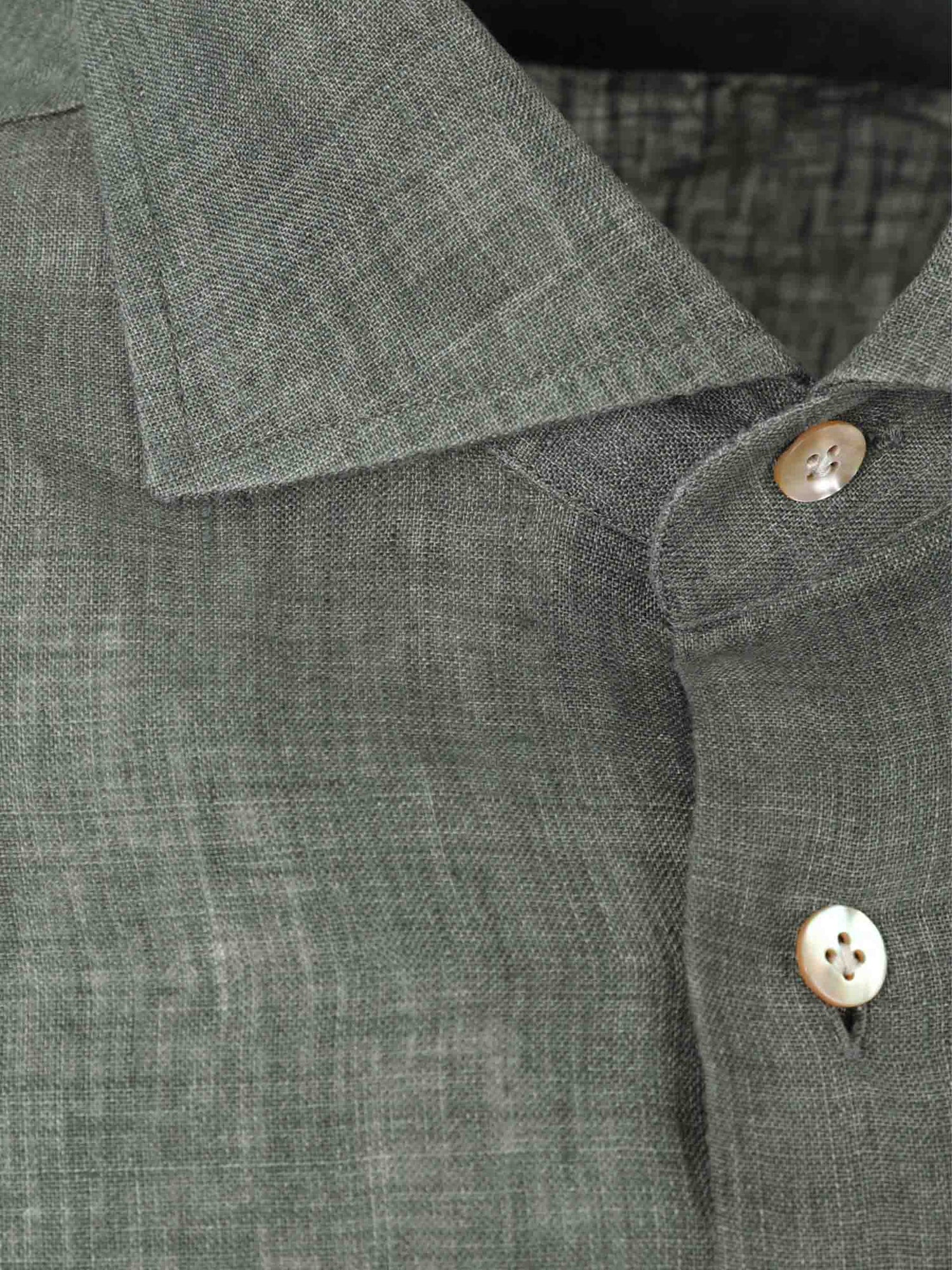 Santa Eulalia Hombre Barcelona Camisa Lisa Lino color Verde Oscuro sku 531-006442 03 - Foto 3