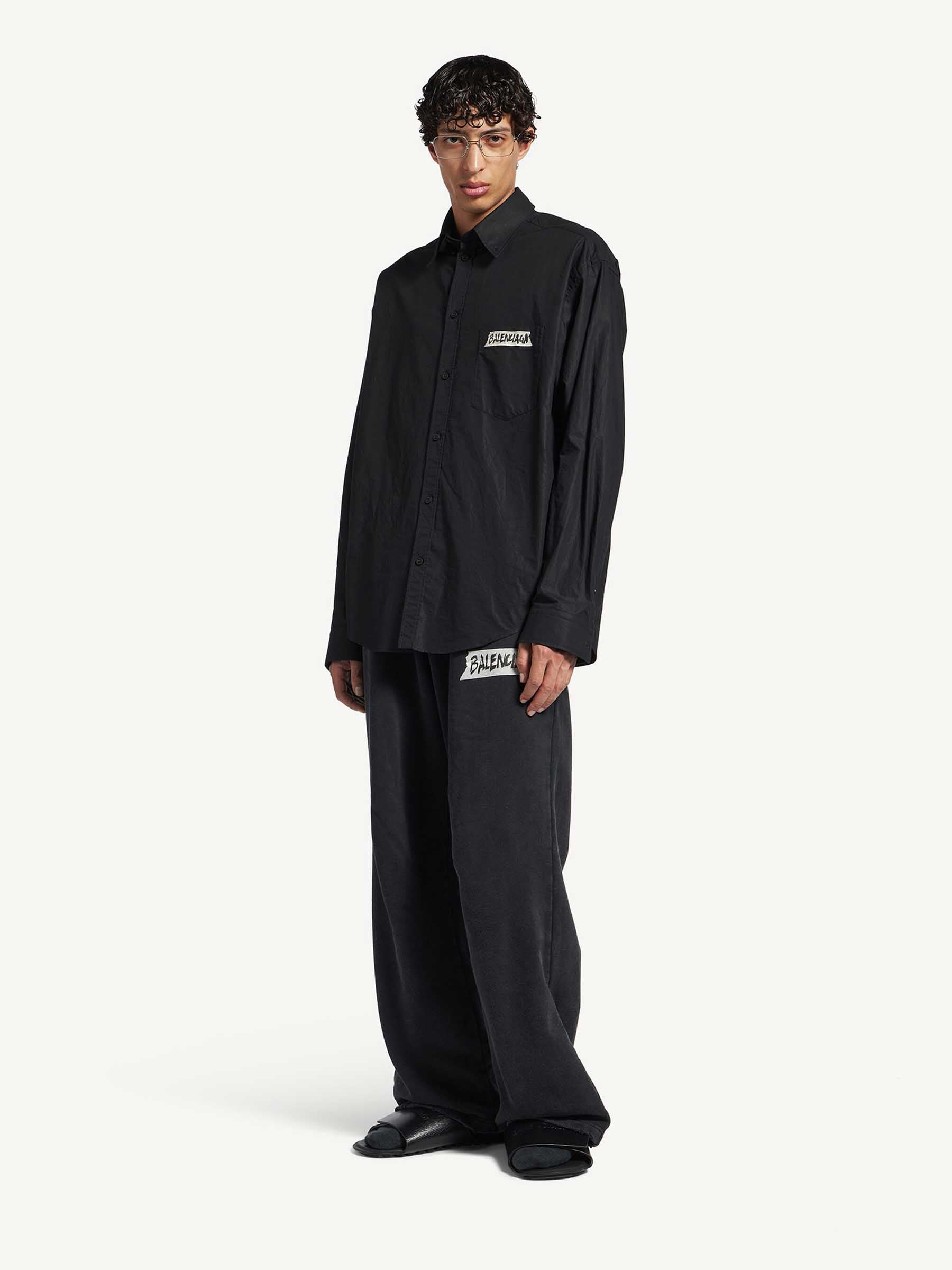 Outlet online Balenciaga Hombre Camisa Masking Tape color Negro sku 531-006663 01 - Foto 2