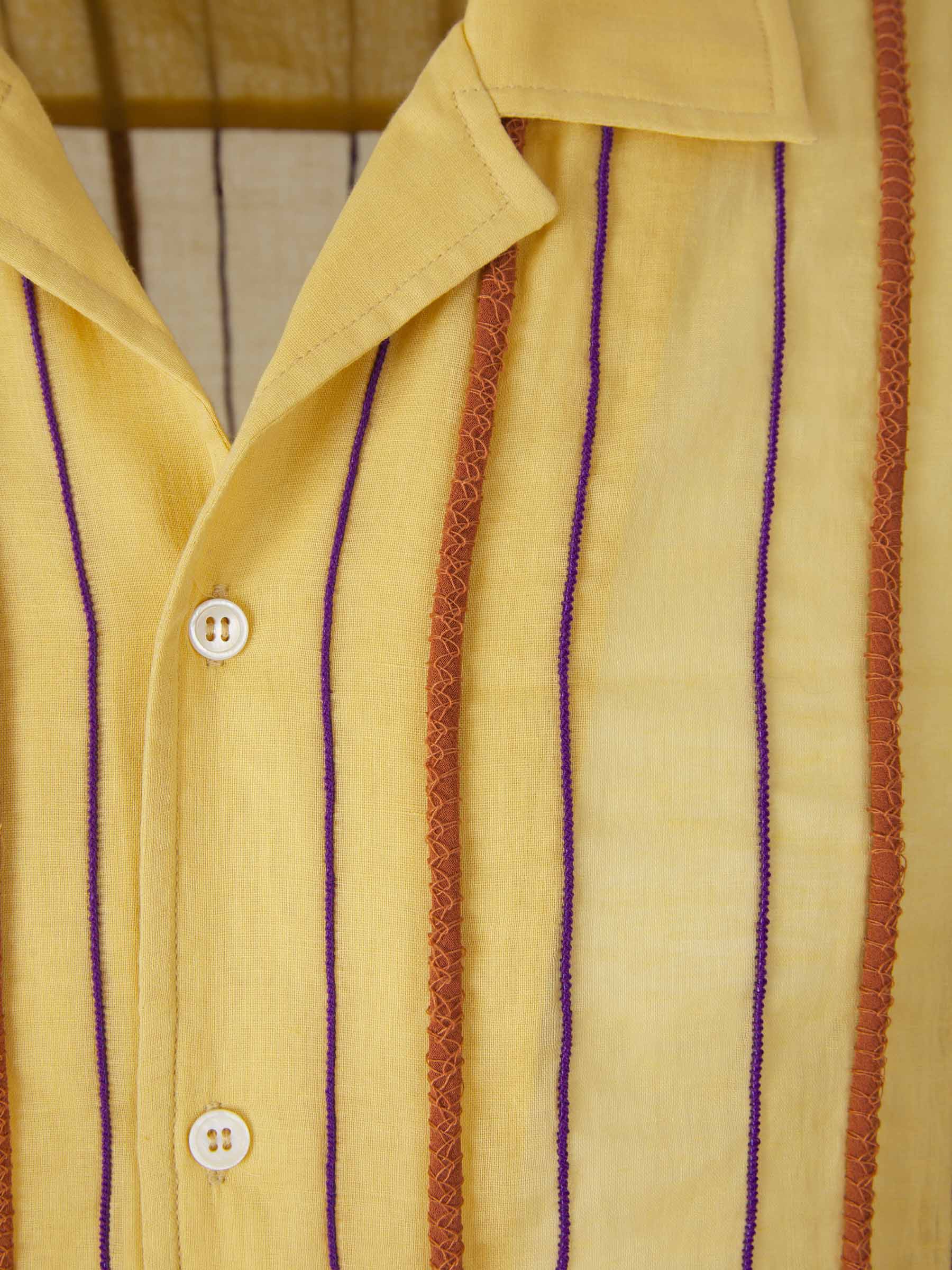 Outlet online Jacquemus Hombre Camisa Motivo Rayas Relieve color Amarillo sku 532-000460 01 - Foto 3
