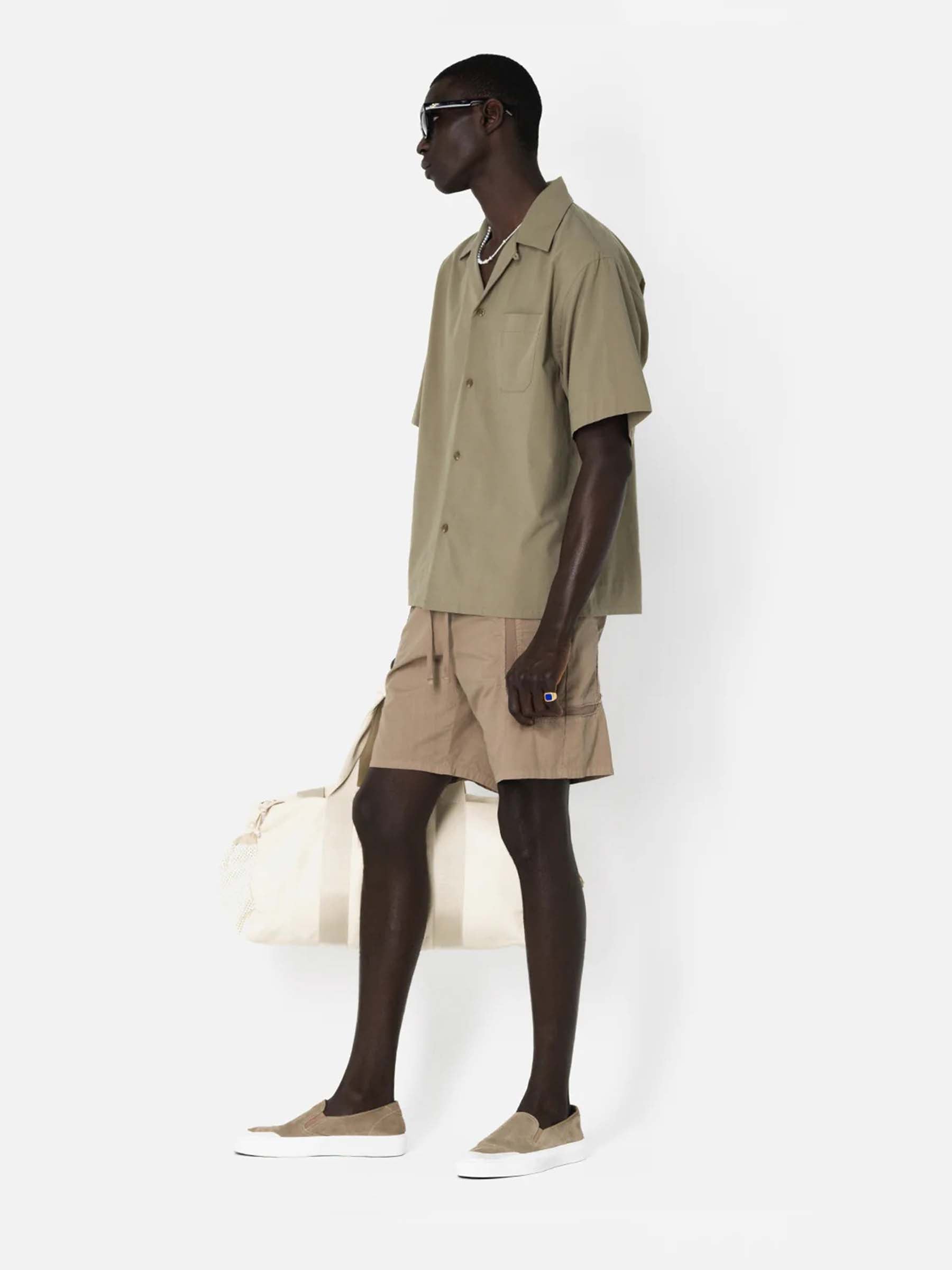 John Elliott Hombre Barcelona Camisa Bolsillo Camp color Verde Militar sku 532-000618 01 - Foto 3