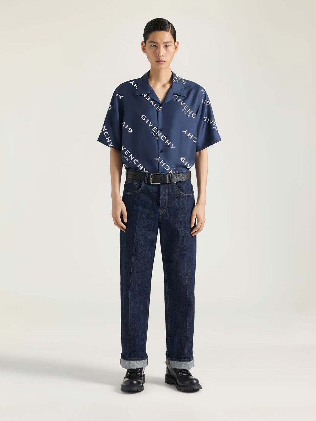 Outlet online Givenchy Hombre Camisa Estampada color Azul Noche sku 532-000696 01 - Foto 2