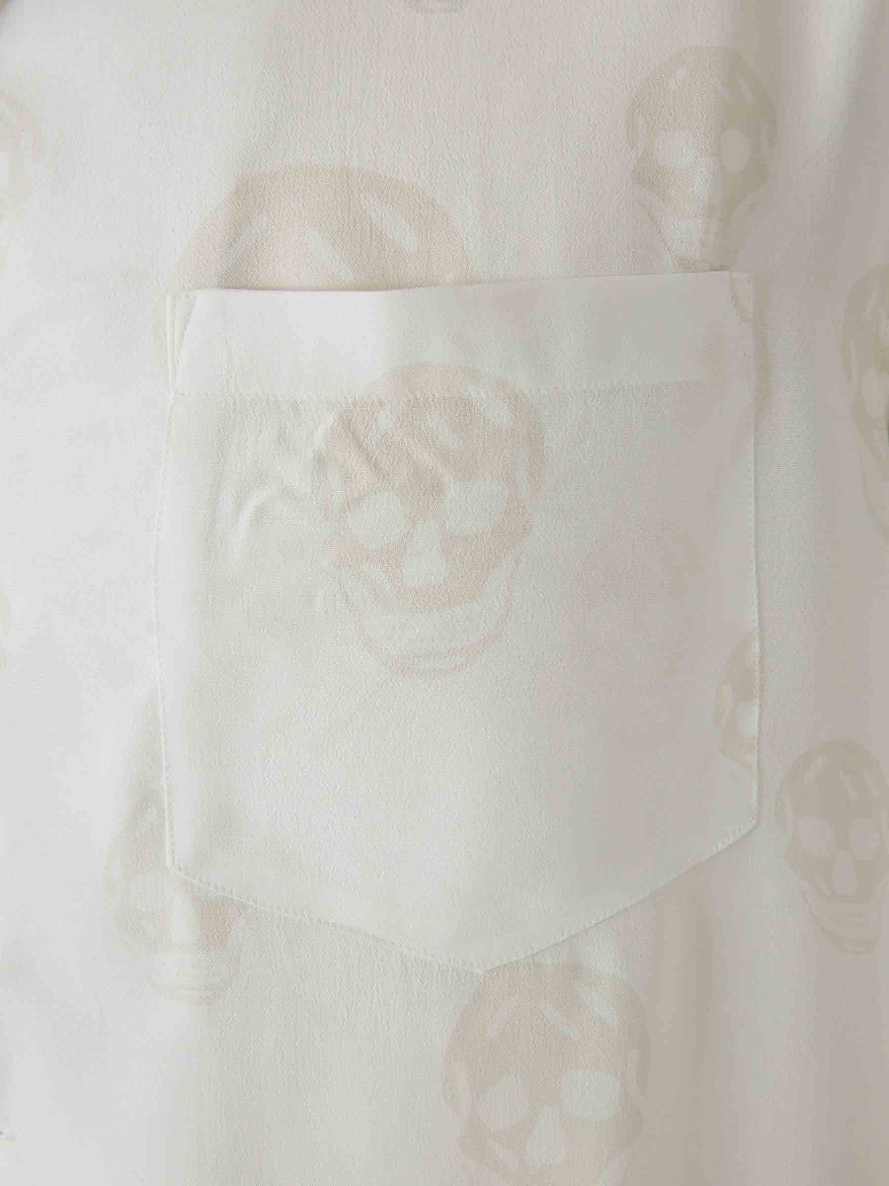 Outlet online McQueen Hombre Camisa Casual Calavera color Blanco sku 532-000705 01 - Foto 4