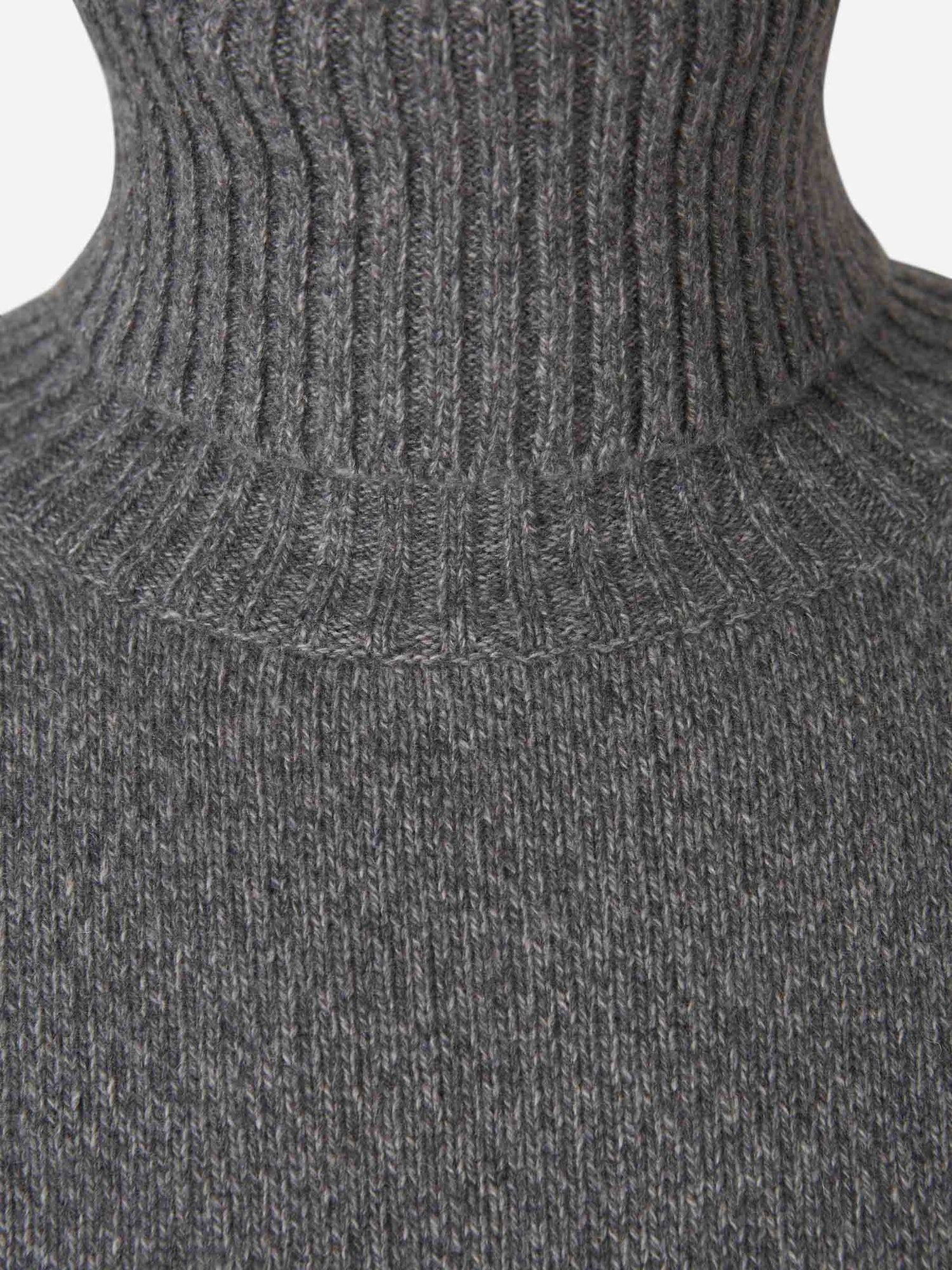 Outlet online Ami Paris Hombre Jersey Cuello Alto Cashmere color Gris Claro sku 542-002257 01 - Foto 4
