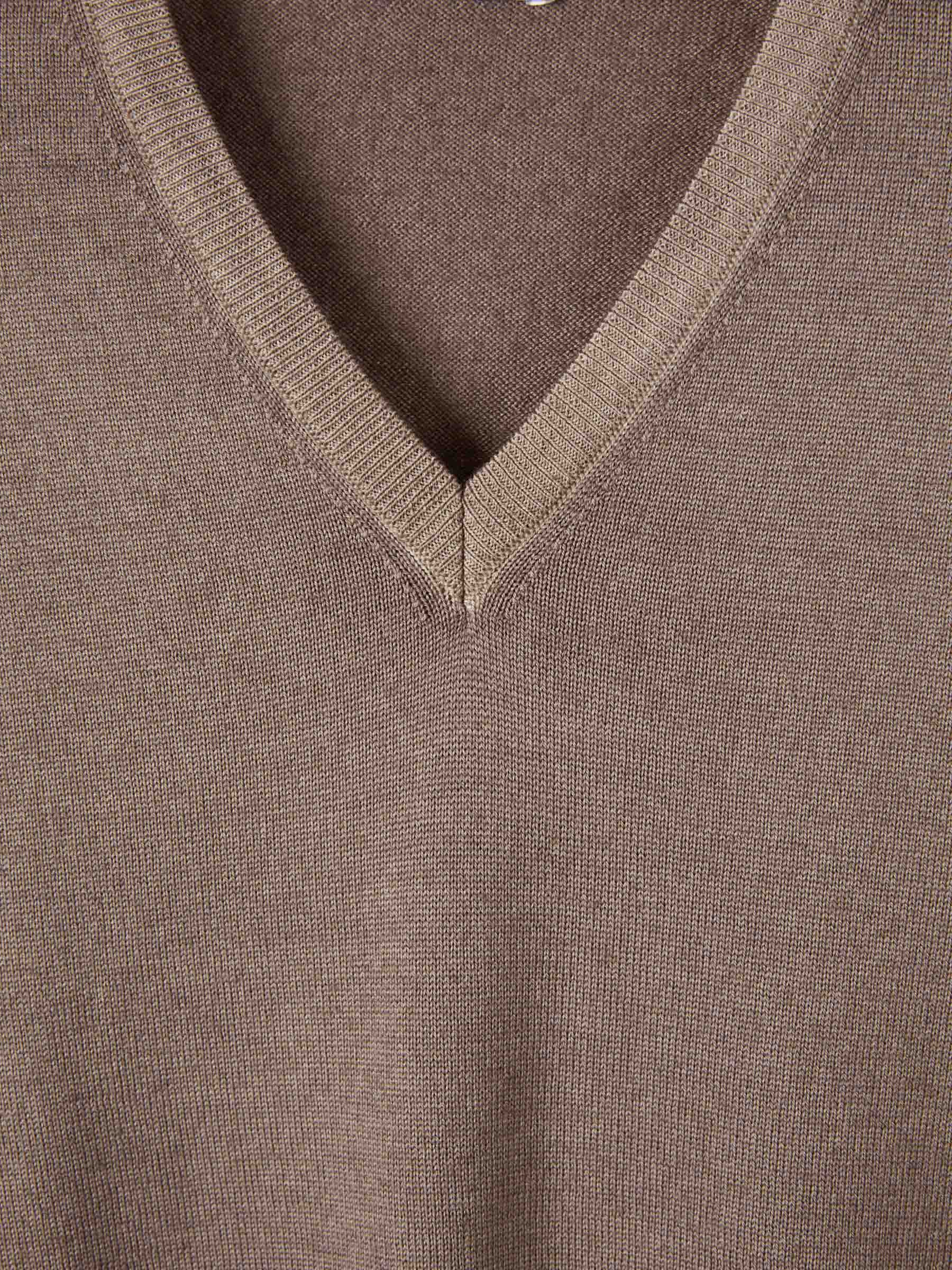 Outlet online Santa Eulalia Hombre Jersey Cuello Pico color Marrón sku 542-002555 01 - Foto 3