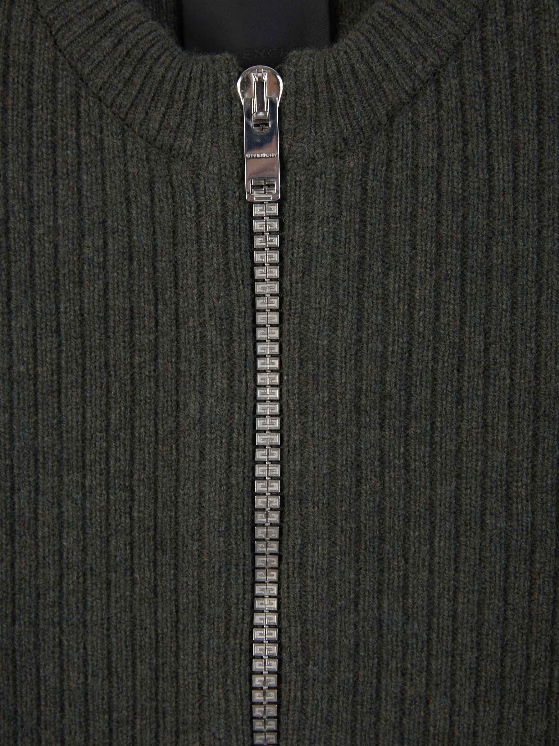 Outlet online Givenchy Hombre Cárdigan Oversize Lana color Verde Oscuro sku 543-000903 01 - Foto 3