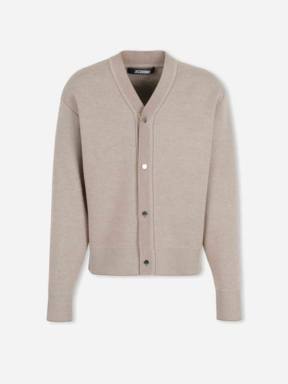 Jacquemus Hombre Barcelona Cárdigan Doppio color Taupe sku 543-001093 00 - Foto 1