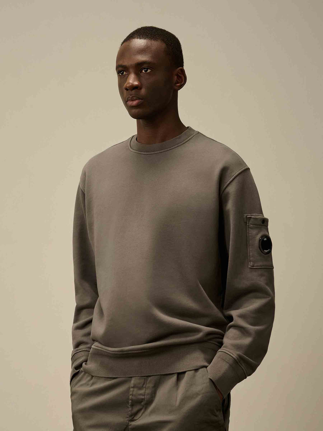 C.P. Company Hombre Barcelona Sudadera Cuello Redondo color Gris Antracita sku 545-001857 02 - Foto 2