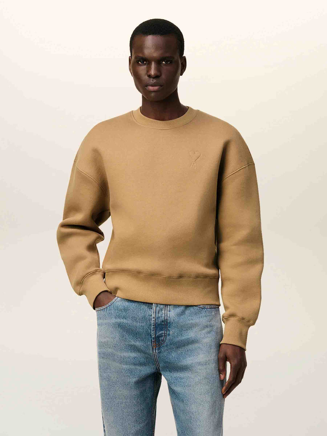 Outlet online Ami Paris Hombre Sudadera Cuello Redondo color Camel sku 545-001951 01 - Foto 2