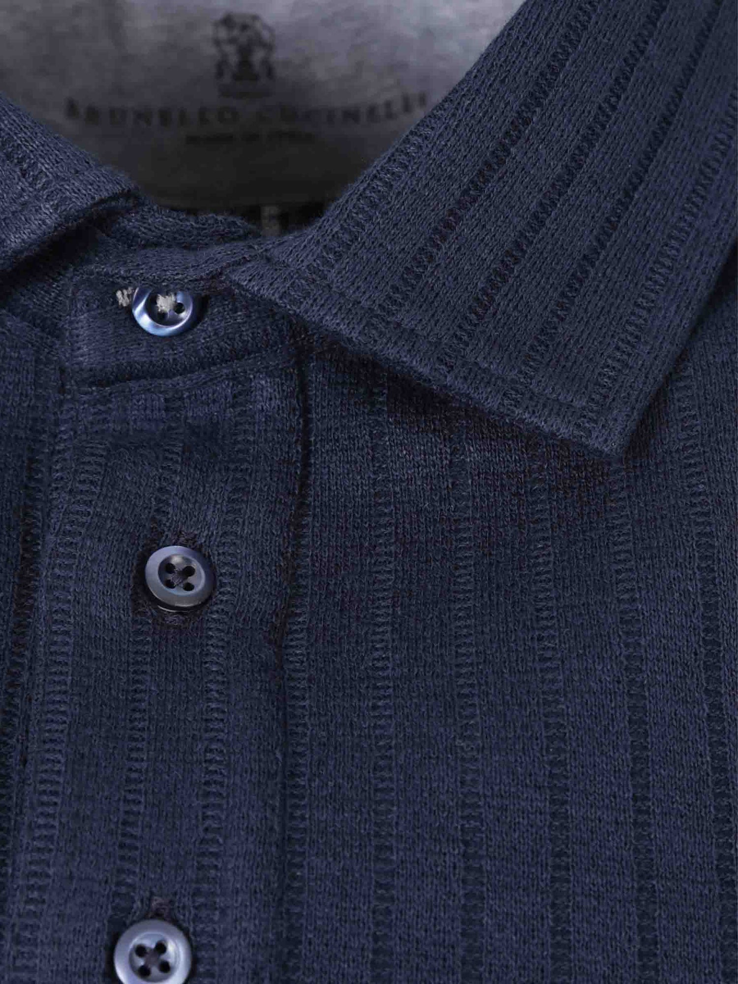 Brunello Cucinelli Hombre Barcelona Polo Canalé Botones color Azul Cobalto sku 552-001534 01 - Foto 3
