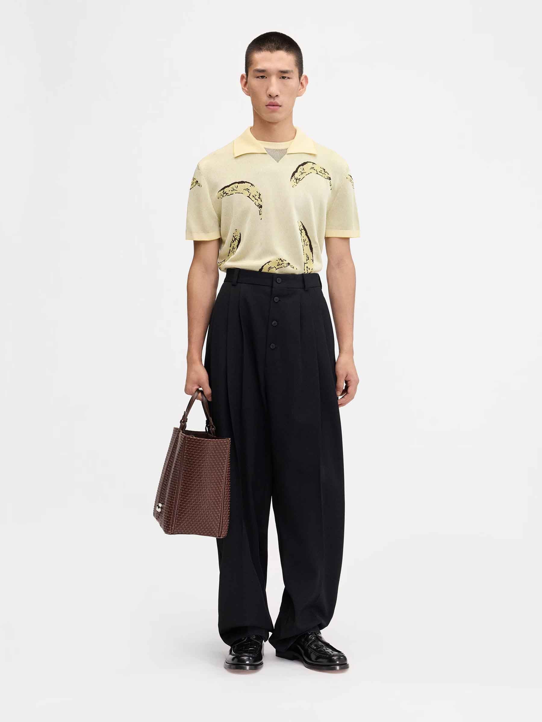 Outlet online Jacquemus Hombre Polo Plátano Marino color Amarillo Claro sku 552-001564 00 - Foto 2