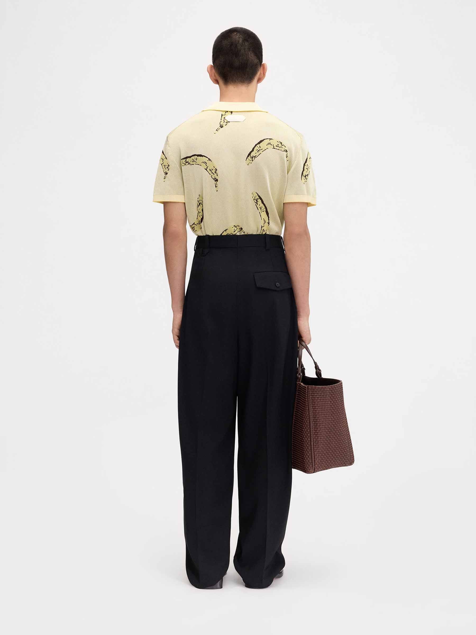 Outlet online Jacquemus Hombre Polo Plátano Marino color Amarillo Claro sku 552-001564 00 - Foto 4