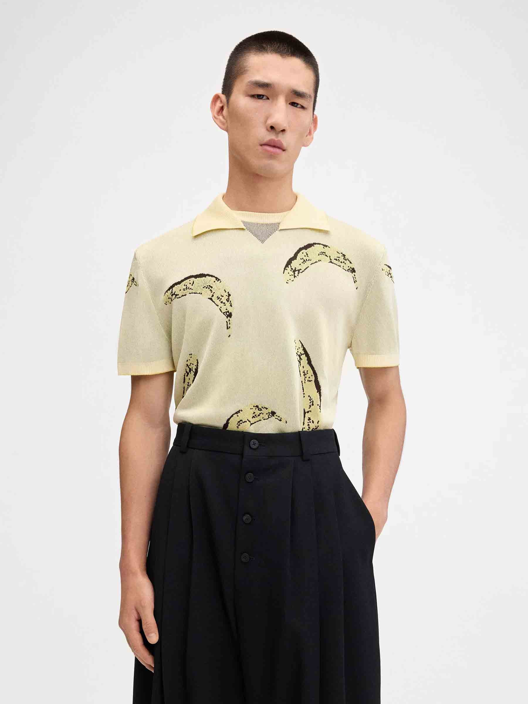 Outlet online Jacquemus Hombre Polo Plátano Marino color Amarillo Claro sku 552-001564 00 - Foto 5