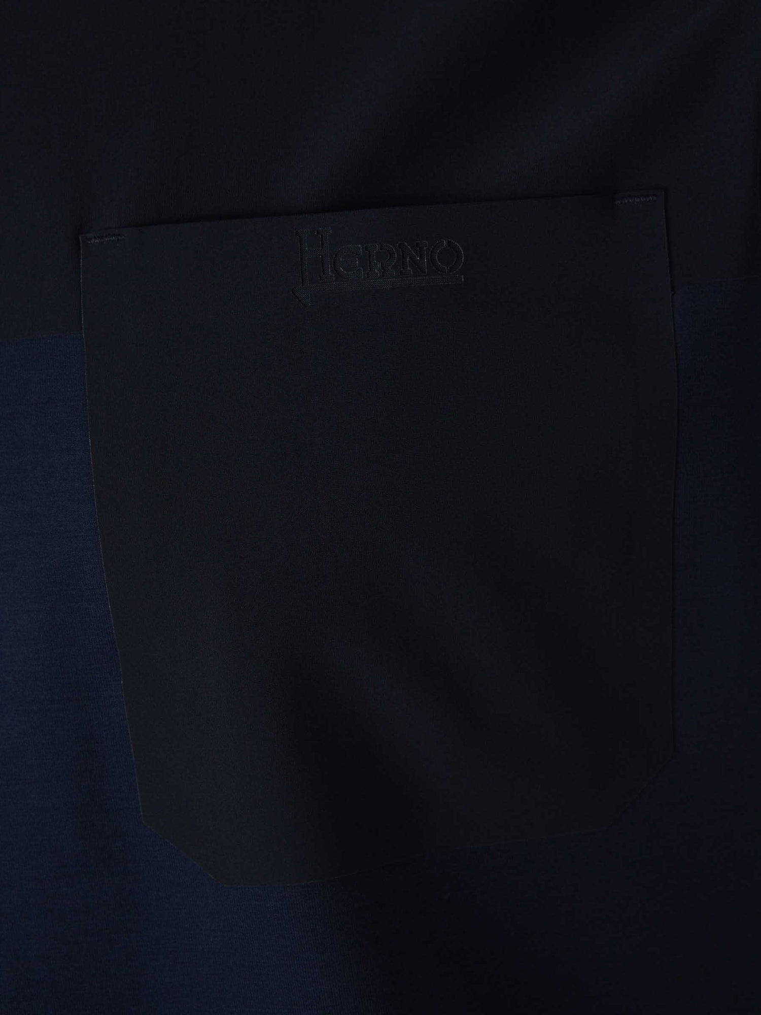 Outlet online Herno Hombre Polo Algodón Bolsillo color Azul Noche sku 552-001585 01 - Foto 4