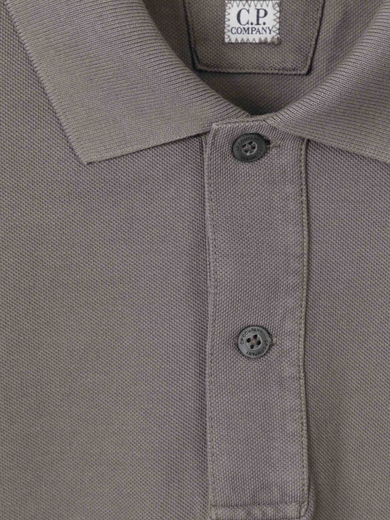 Outlet online C.P. Company Hombre Polo Logo Bordado color Gris Antracita sku 552-001602 03 - Foto 4