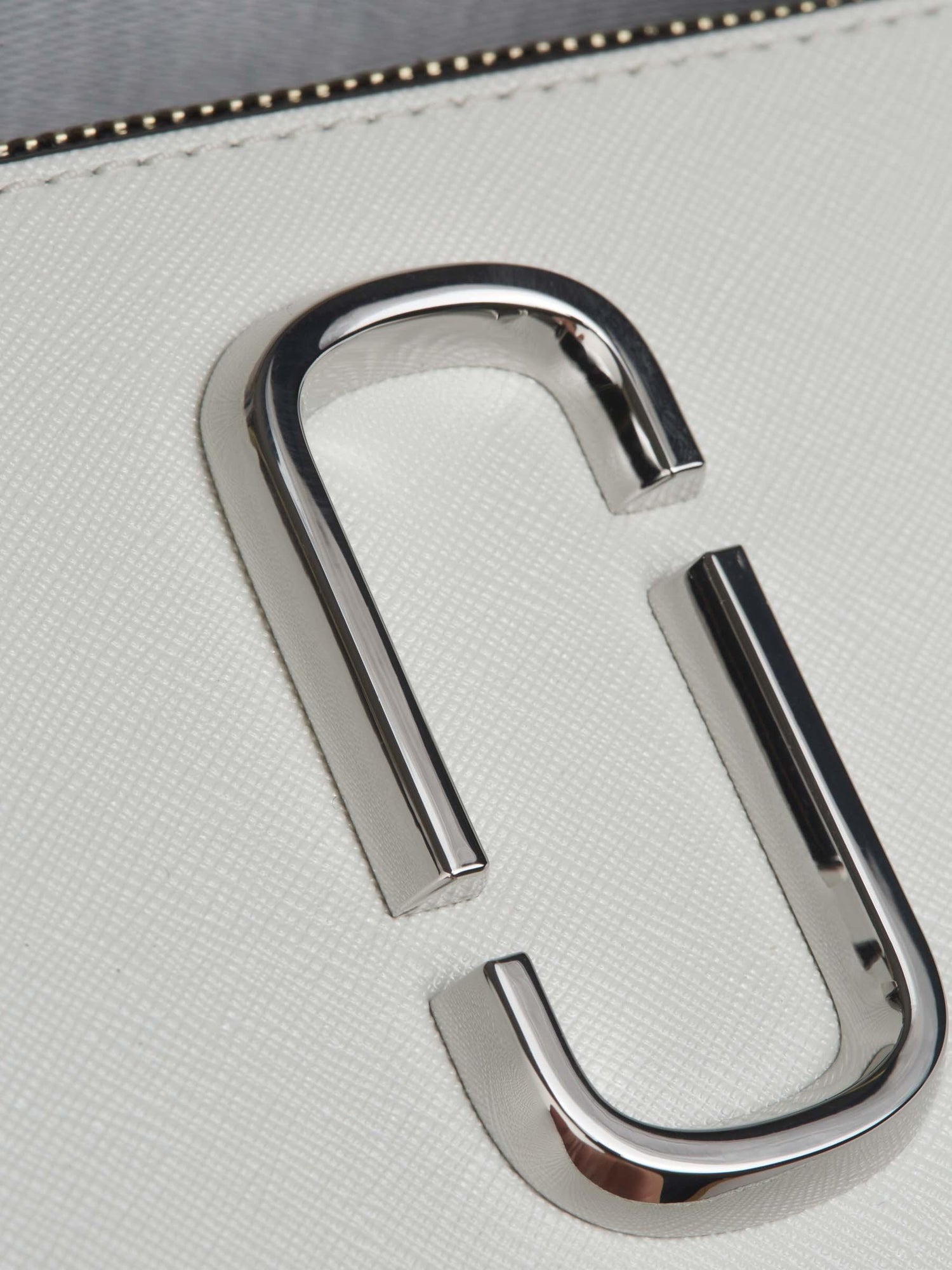 Marc Jacobs Bolso Snapshot Cuero color Marfil sku 810-006986 00 - Foto 9