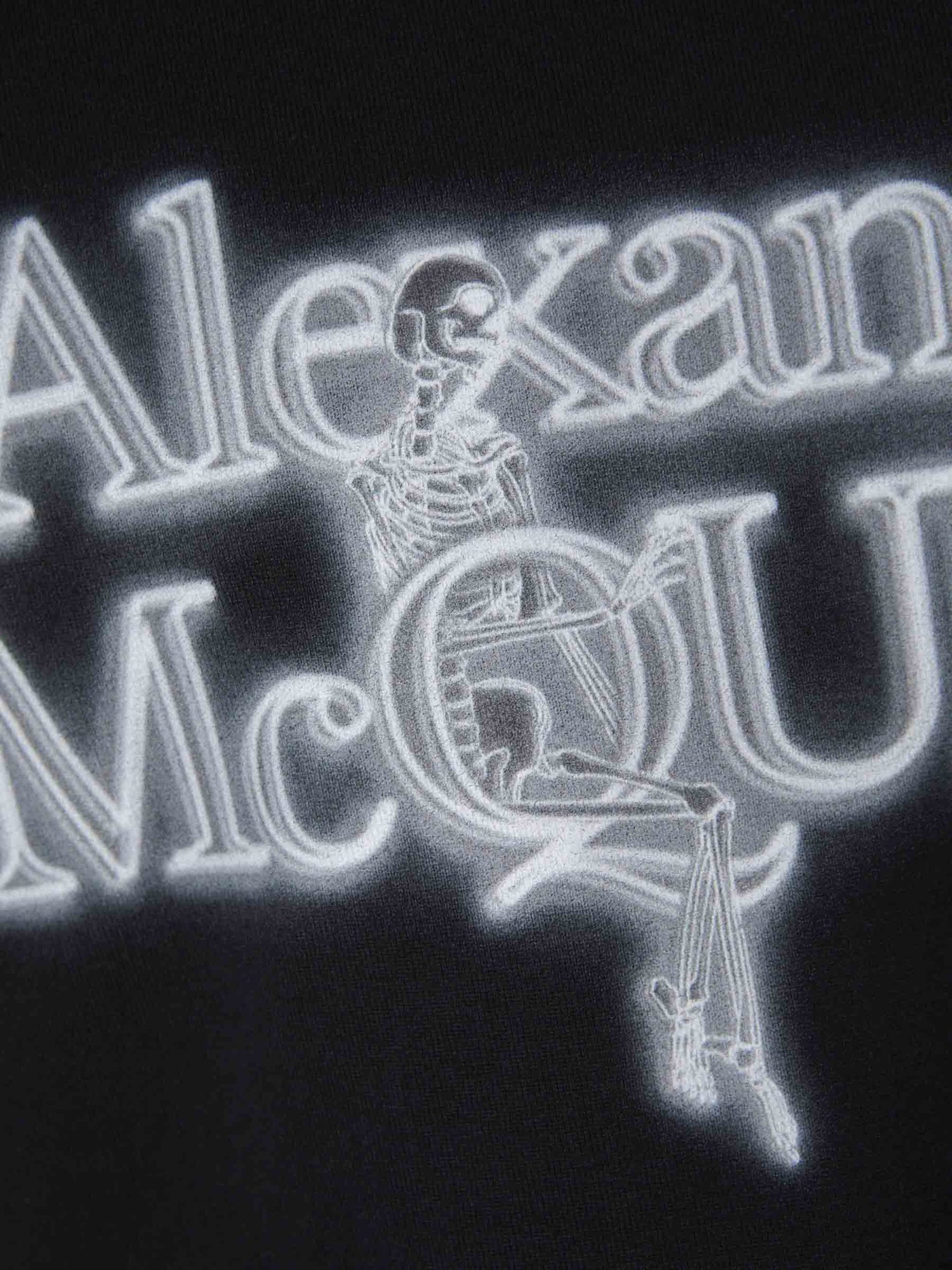 Outlet online Alexander McQueen Hombre Camiseta Gráfico Estampado color Negro sku 553-003266 01 - Foto 4