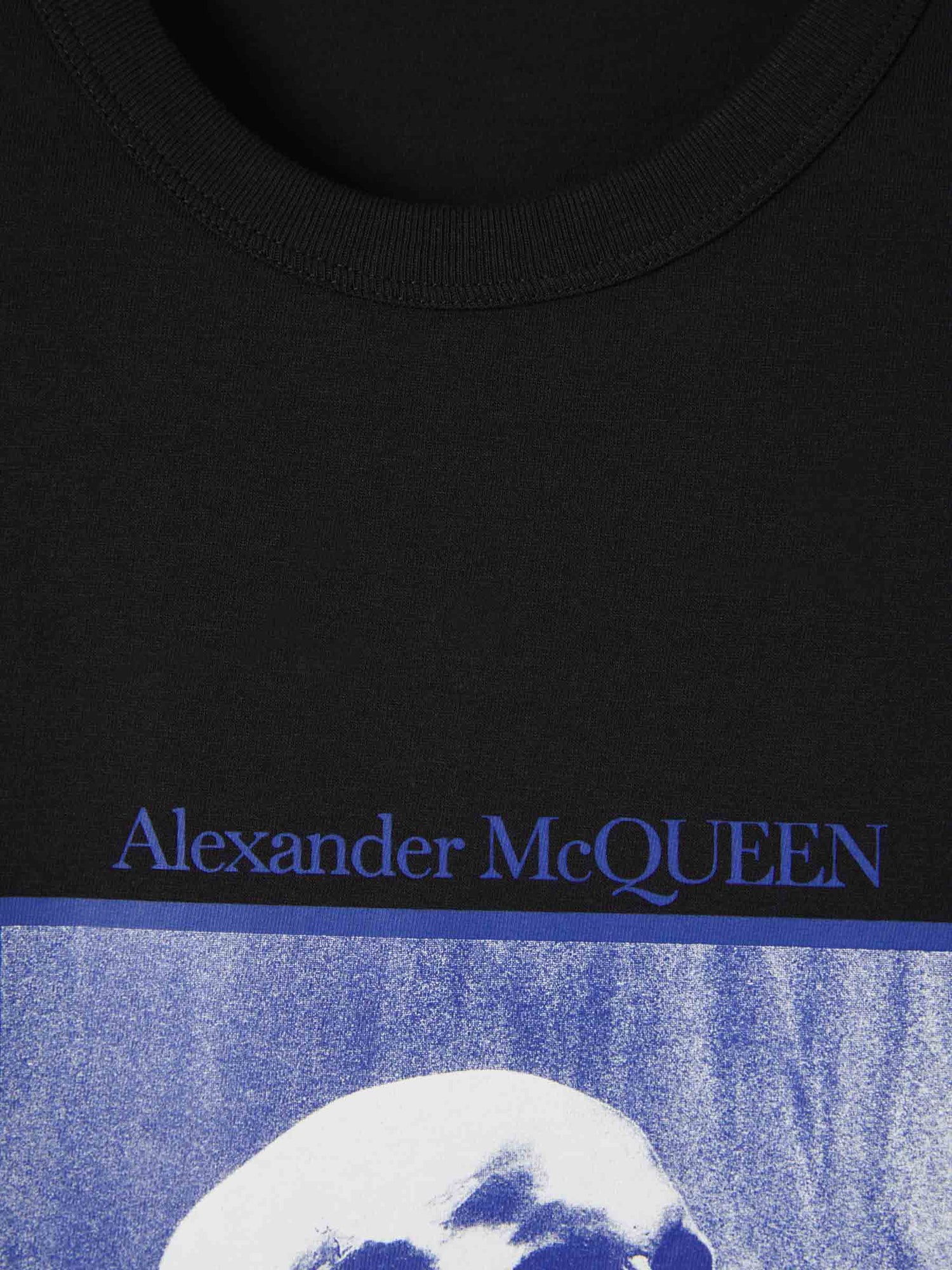 Outlet online McQueen Hombre Camiseta Gráfico Calavera color Negro sku 553-003402 01 - Foto 3
